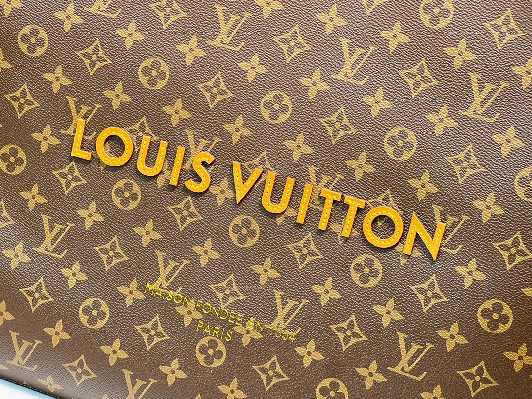 Batch 340💰M24457 Black Orange Blue Green Gray Presbyopic Plaid Black Crocodile Orange Crocodile Pattern 9 Colors ✔️ This Shopper medium handbag draws inspiration from Louis Vuitton shopping bags, with the words Louis Vuitton and Maison Fondée En 1854 written on soft cow leather, with a top handle and a detachable shoulder strap. Size: 40x32x16cm