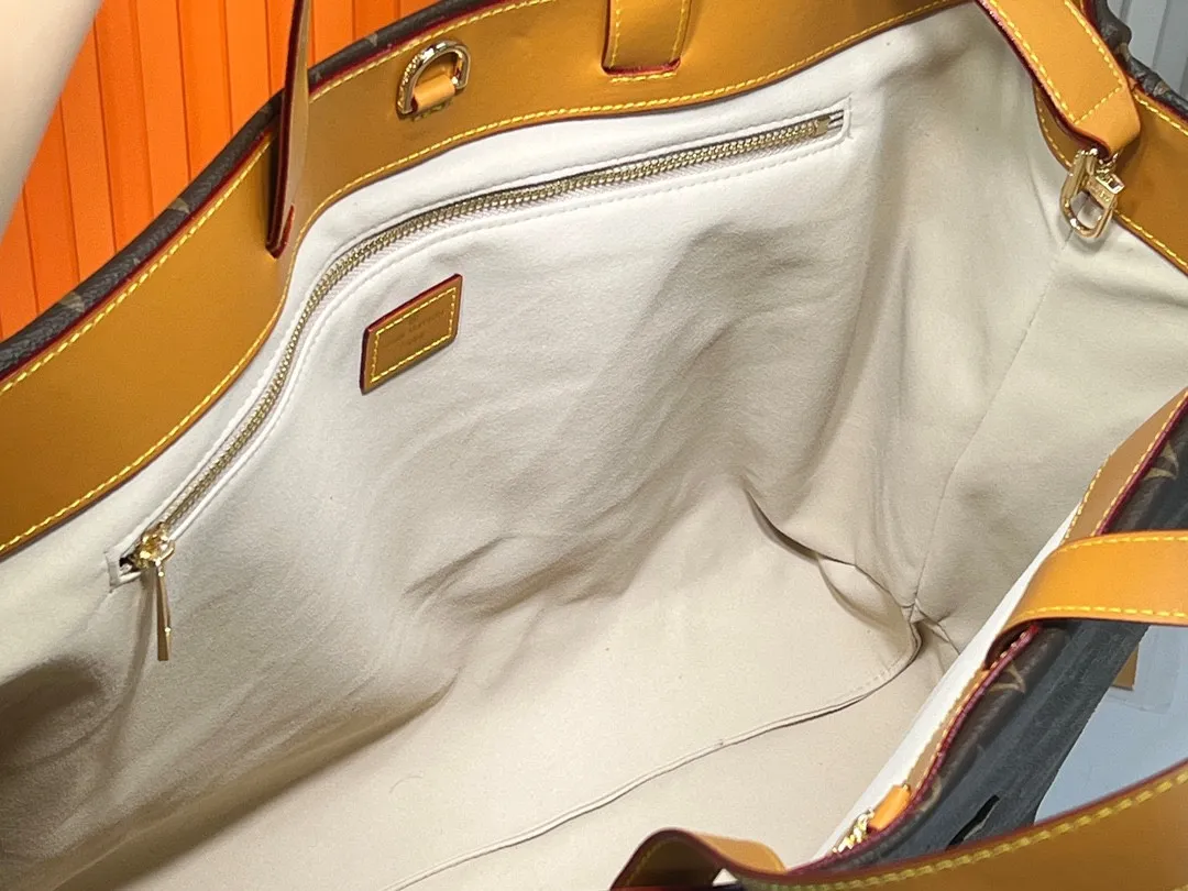 Batch 340💰M24457 Black Orange Blue Green Gray Presbyopic Plaid Black Crocodile Orange Crocodile Pattern 9 Colors ✔️ This Shopper medium handbag draws inspiration from Louis Vuitton shopping bags, with the words Louis Vuitton and Maison Fondée En 1854 written on soft cow leather, with a top handle and a detachable shoulder strap. Size: 40x32x16cm