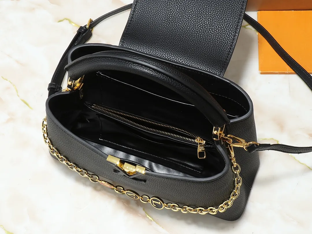 💰420💰Guangzhou goods Upgraded original M00014 M00013 M00015 [New size] This Capucines new size handbag shows soft beauty: Taurillon leather body with light-colored flap and top handle, enamel Monogram flower chain can also achieve a shoulder-carrying experience. Wear the slim leather strap to explore more styling possibilities. Dimensions 31.5 x 20 x 11 cm (length x height x width)