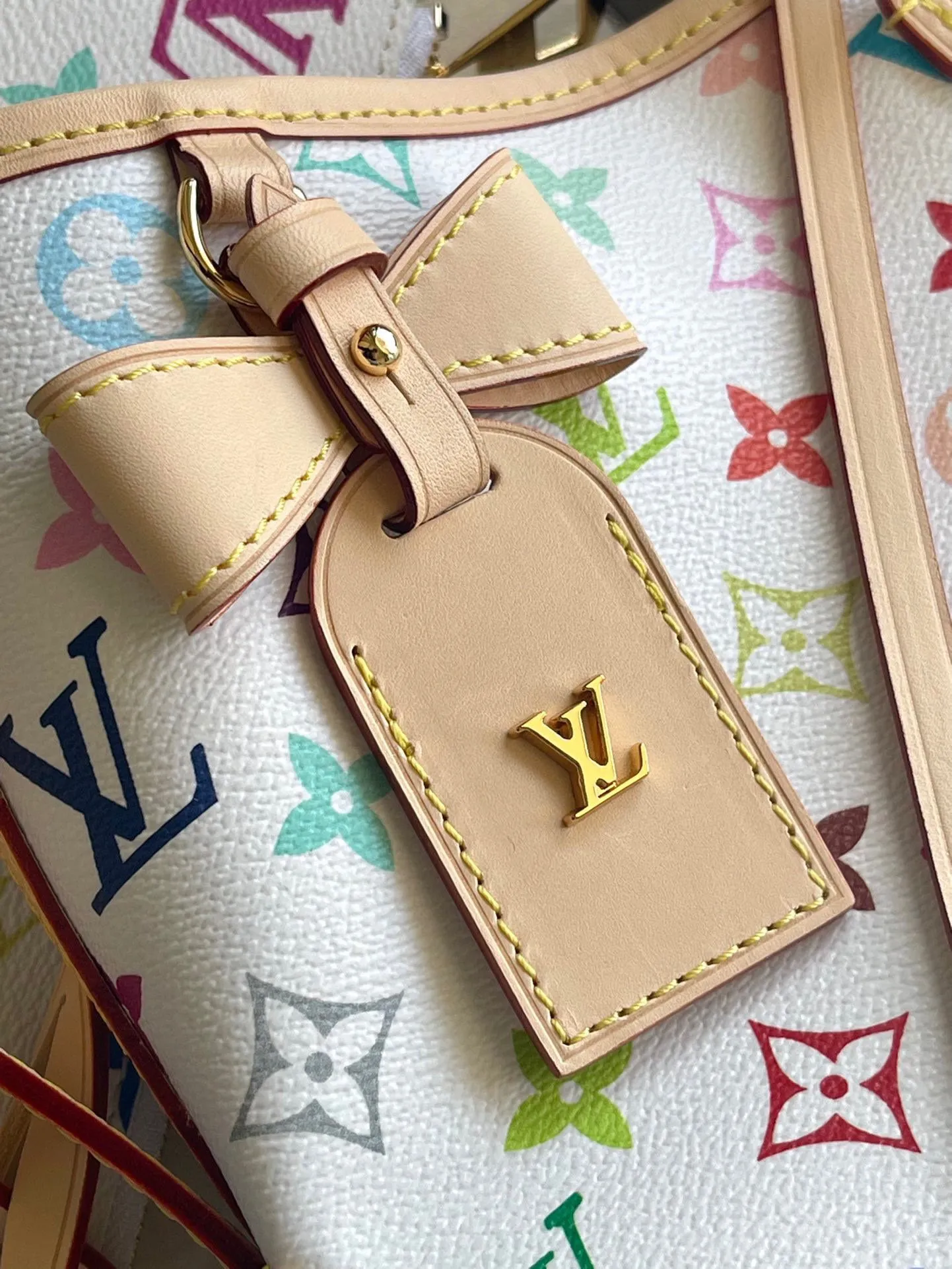 💰1000 Top Original Order M13661 This small CarryAll handbag comes from the Louis Vuitton Calf leather trim creates a figure-hugging fit, and a designer plaque details the elegant bow. Dimensions: 29 × 24 × 12 cm