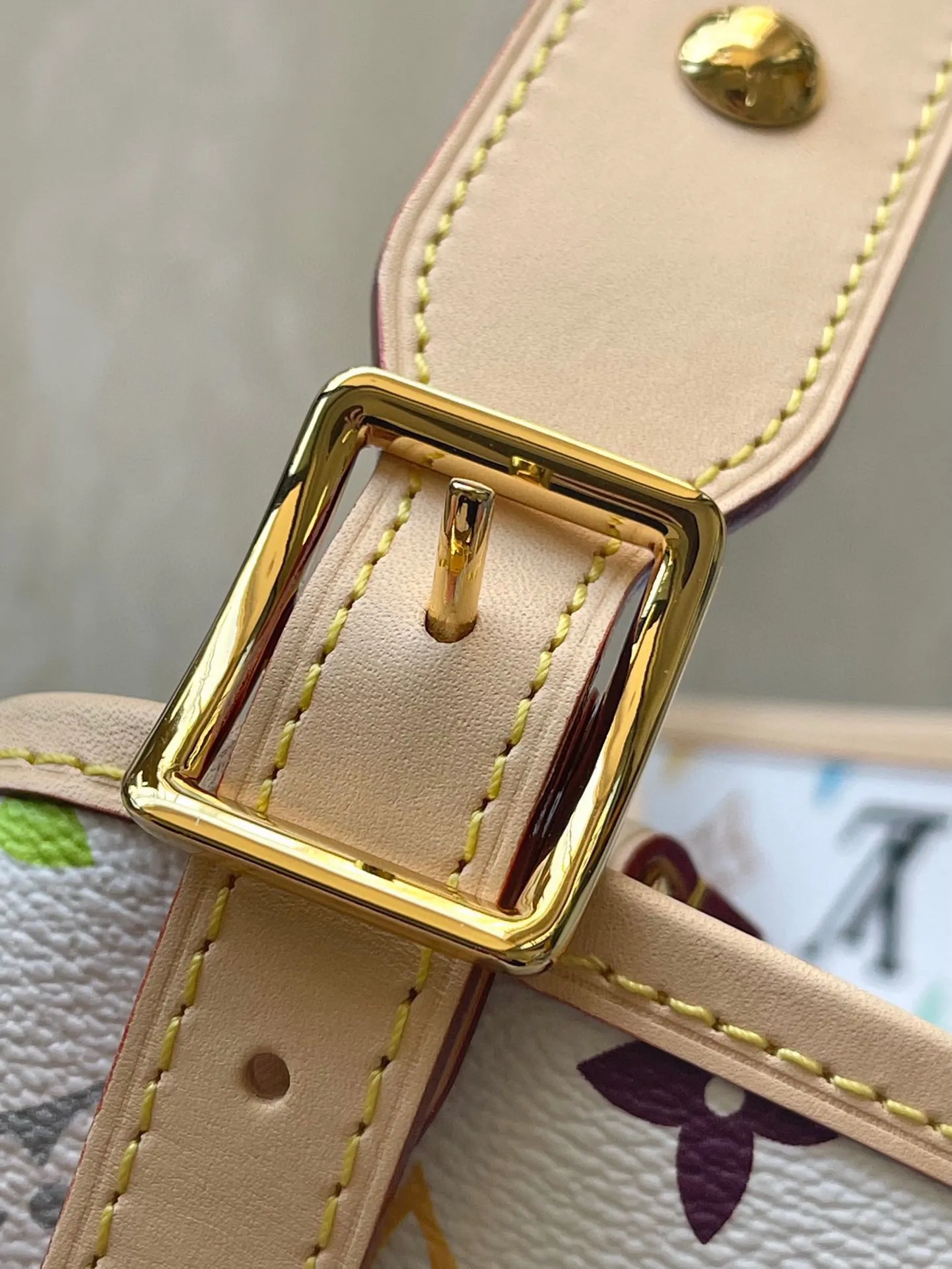 💰1000 Top Original Order M13661 This small CarryAll handbag comes from the Louis Vuitton Calf leather trim creates a figure-hugging fit, and a designer plaque details the elegant bow. Dimensions: 29 × 24 × 12 cm