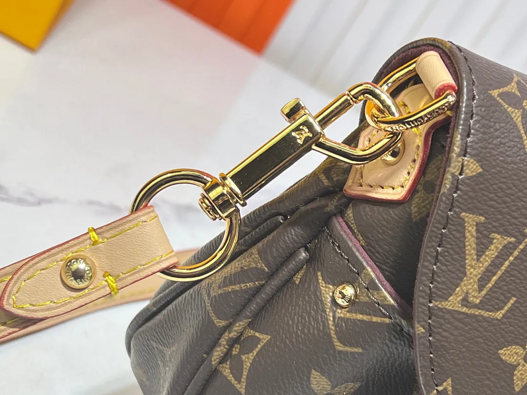 Batch 260💰Upgraded original M46829 black leather gray leather presbyopia Sunset handbag focusing on Monogram Denim canvas. The material is made through multiple processes. The Monogram pattern is woven from cotton yarn certified by the Global Organic Textile Standard and then bleached. The finished product is sand-washed to create a unique look, and branded buckles add an eye-catching touch. 27.0 x 18.0 x 3.0 cm (length x height x width)