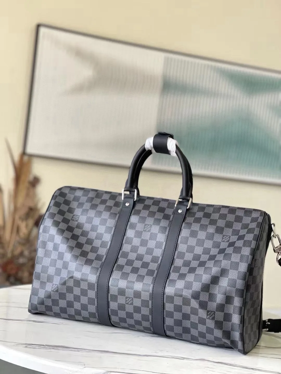 💰960 (size 45) top original order N41418 black grid with spacious capacity and flexible use. Durable, safe and reliable. Fashionable style, mature and stable. Features a secure double zipper and padlock, making it perfect for business or pleasure. Dimensions: 45 × 27 × 20 cm.