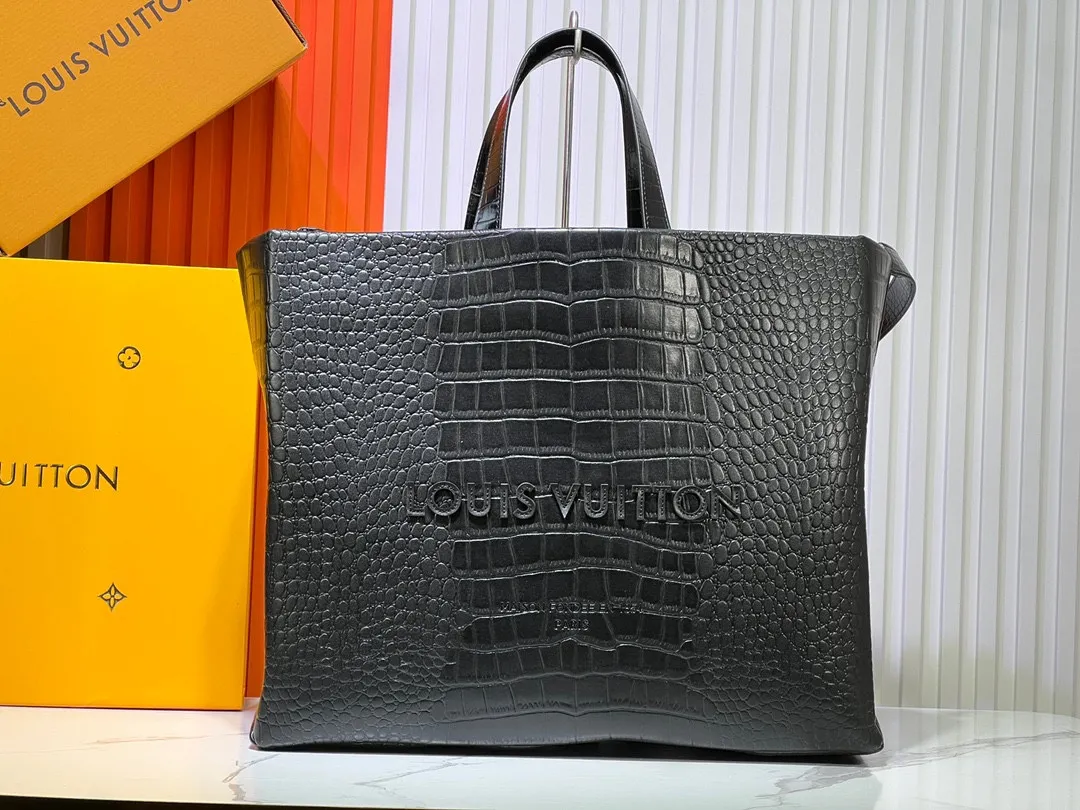 Batch 340💰M24457 Black Orange Blue Green Gray Presbyopic Plaid Black Crocodile Orange Crocodile Pattern 9 Colors ✔️ This Shopper medium handbag draws inspiration from Louis Vuitton shopping bags, with the words Louis Vuitton and Maison Fondée En 1854 written on soft cow leather, with a top handle and a detachable shoulder strap. Size: 40x32x16cm