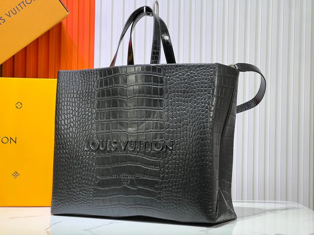Batch 340💰M24457 Black Orange Blue Green Gray Presbyopic Plaid Black Crocodile Orange Crocodile Pattern 9 Colors ✔️ This Shopper medium handbag draws inspiration from Louis Vuitton shopping bags, with the words Louis Vuitton and Maison Fondée En 1854 written on soft cow leather, with a top handle and a detachable shoulder strap. Size: 40x32x16cm