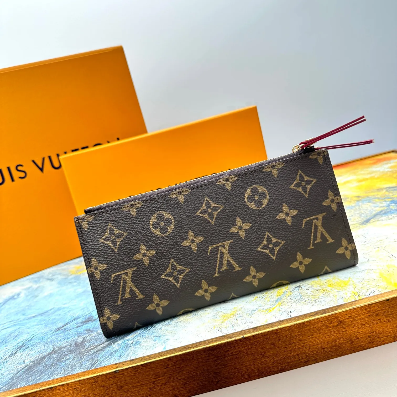 💰120 💎Top original version #Super practical, still popular# Official website synchronized version! Combining Louis Vuitton's classic Monogram canvas material with a bright colored leather lining, the stylish Adele wallet features a modern thin design, two leather zippers and a magnetic clasp for easy opening. It also works as a clutch. 12 credit card slots, 2 zippered compartments for coins or a smartphone, 2 flat interior pockets, embossed cowhide leather lining, shiny gold-tone hardware. ❤️Model: M61269 Size 21x9x2.