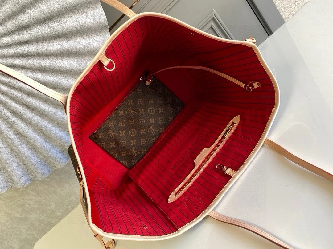 💰800 (large steel nails) top original order M40991 NEVERFULL large handbag Neverfull is a new interpretation of the classic handbag and explores the exquisite details inside the bag. Redesigned interior pockets feature fresh fabric linings and vintage details inspired by the Louis Vuitton archives, most notably the detachable zippered clutch, which can be used as a sophisticated clutch on its own or as an additional pocket. Bright lining tones add a more lively feel to Monogram's classic canvas. Detailed features 39 x 32 x 19 cm (Length x Height x Width) Redesigned interior pocket with details inspired by the Louis Vuitton archives Pockets lined with linen fabric Removable zippered clutch with tonal interior pocket Natural cowhide leather trim Shiny gold-tone hardware Handles: double handles
