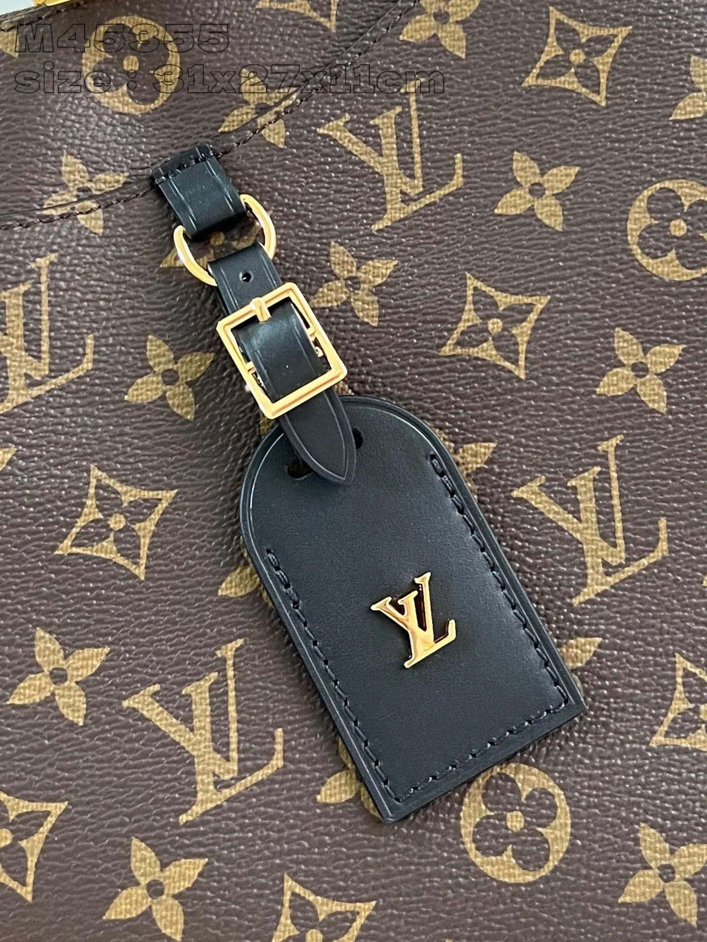 💰860 Top Original [Exclusive Real Shot M45355 Black] Louis Vuitton launches the new Odeon small handbag in the autumn and winter of 2020, integrating elegant style and practical function. Monogram canvas is complemented by a zipper design to create ample interior space, and the leather nameplate and reinforced leather corners continue the brand heritage. Adjustable leather strap allows for comfortable shoulder or cross-body wear. 31x27x11cm