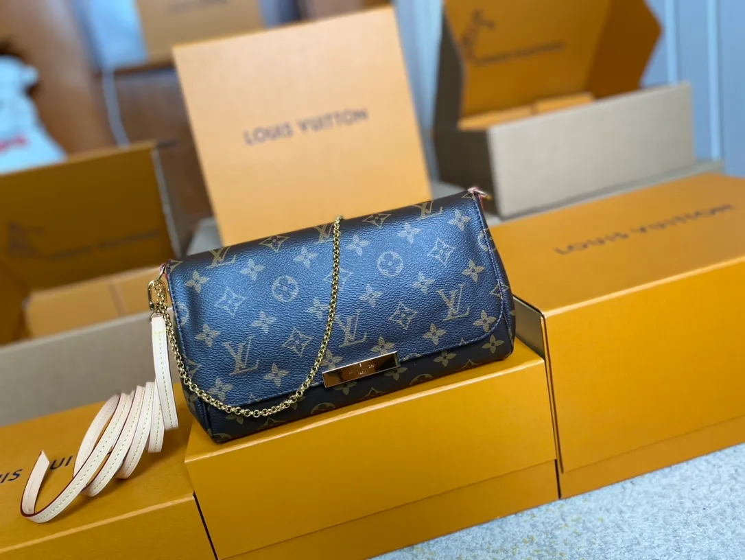 💰640 Top original order M40718 Presbyopia ✨M41129 Brown grid N41275 White grid A small and lightweight handbag made of Monogram canvas, it is a classic style that you can carry on any occasion. The magnet adsorption buckle is more convenient to use. Customized pure bronze hardware, 100% original tree paste leather imported from Italy, size 28×17×4cm