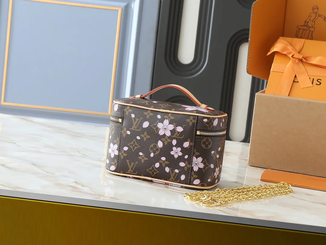 💰240💰Upgraded from the original M14181 M44495. This Nice mini cosmetic bag is made of Monogram coated canvas. The box-shaped outline is condensed with rounded strokes. The Cherry Blossom pattern releases the joyful atmosphere of the Louis Vuitton
