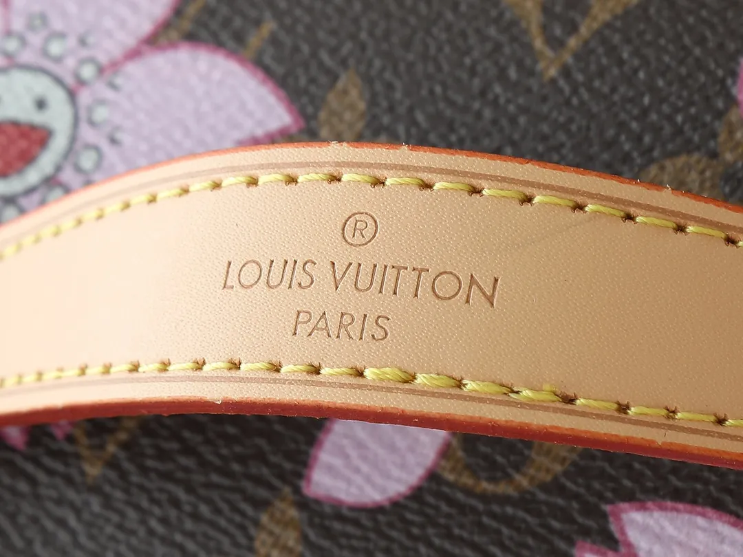💰240💰Upgraded from the original M14181 M44495. This Nice mini cosmetic bag is made of Monogram coated canvas. The box-shaped outline is condensed with rounded strokes. The Cherry Blossom pattern releases the joyful atmosphere of the Louis Vuitton