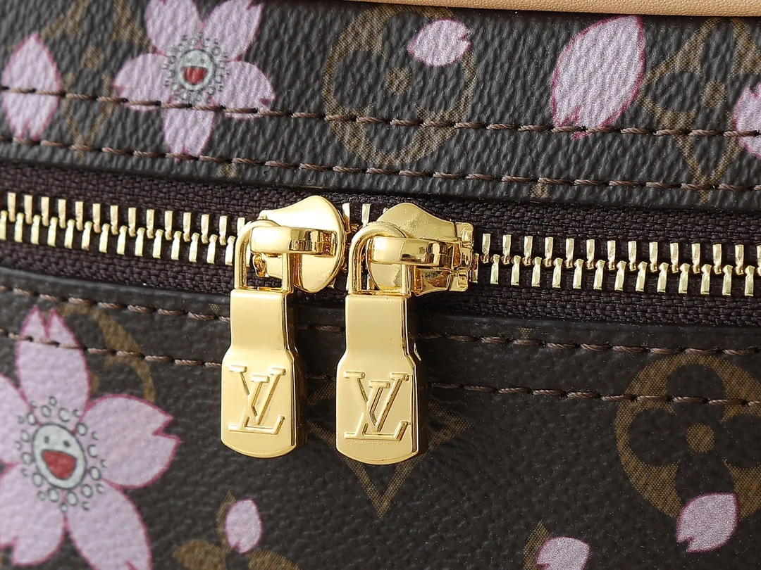 💰240💰Upgraded from the original M14181 M44495. This Nice mini cosmetic bag is made of Monogram coated canvas. The box-shaped outline is condensed with rounded strokes. The Cherry Blossom pattern releases the joyful atmosphere of the Louis Vuitton