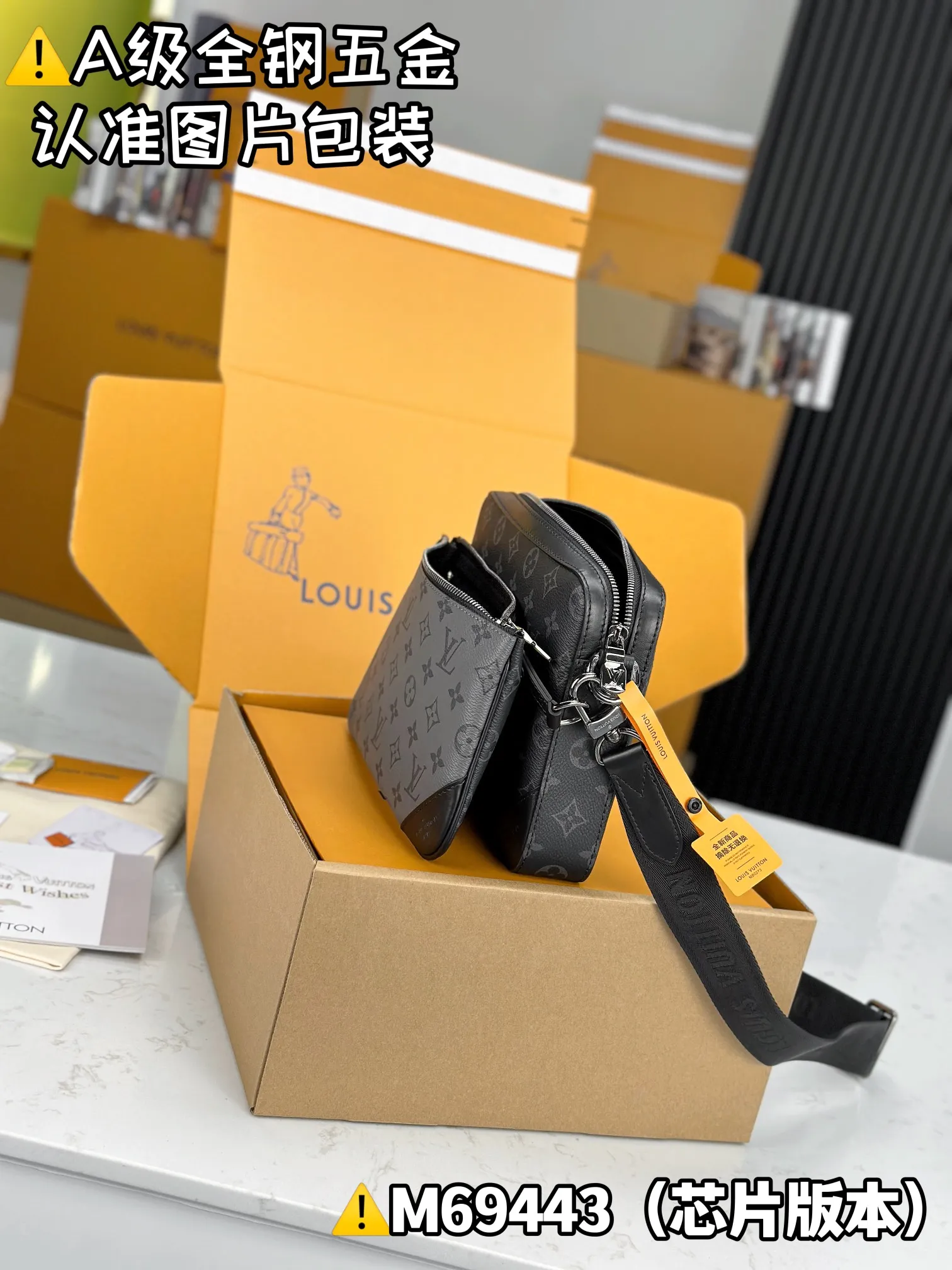 💰1800 [Genuine Grade] [Super Grade MB High Elastic Fabric] TRIO Messenger Bag Model: M69443 Material: A+ grade all-steel hardware, imported high elastic fabric Packaging: Full set of special grade duty-free MB packaging Size: 25x18.5x7cm