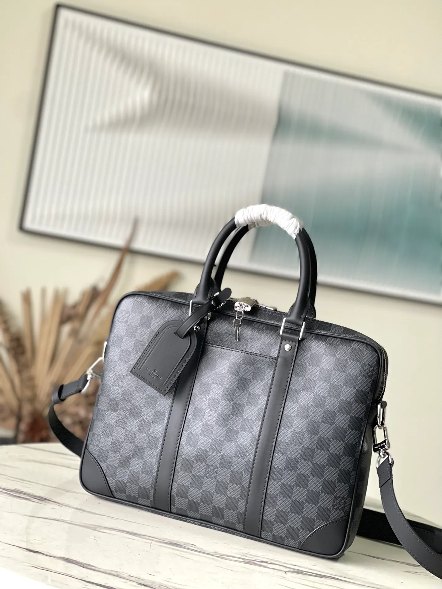 💰1000 Top Original N40445 This Voyage small briefcase is made of Monogram Eclipse canvas to create a simple silhouette, with top leather handles, side straps and reinforced corners. The detachable and adjustable shoulder strap allows for a variety of carrying options. size：36.5x27.5x6cm