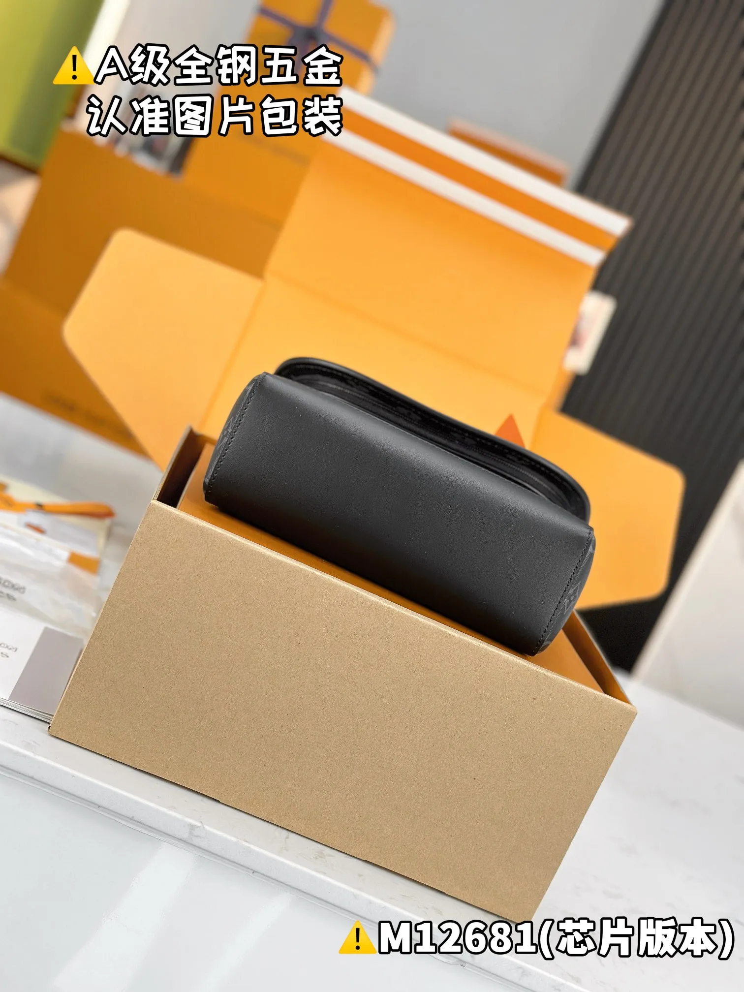 💰1700 [Genuine grade] [Special grade MB high elastic fabric] PULSE messenger bag Model: M12681 Material: A+ grade all-steel hardware, imported high elastic fabric Packaging: Full set of special grade duty-free MB packaging Dimensions: 17 x 11 x 26.6 cm
