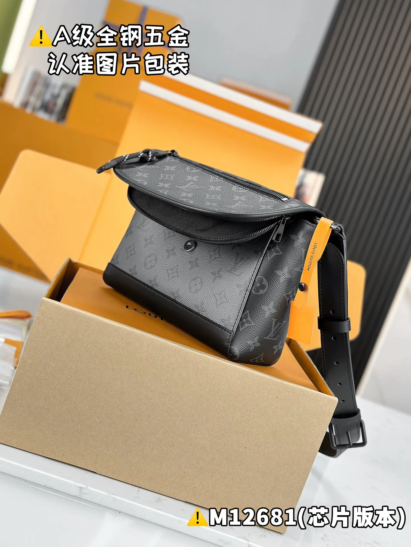 💰1700 [Genuine grade] [Special grade MB high elastic fabric] PULSE messenger bag Model: M12681 Material: A+ grade all-steel hardware, imported high elastic fabric Packaging: Full set of special grade duty-free MB packaging Dimensions: 17 x 11 x 26.6 cm