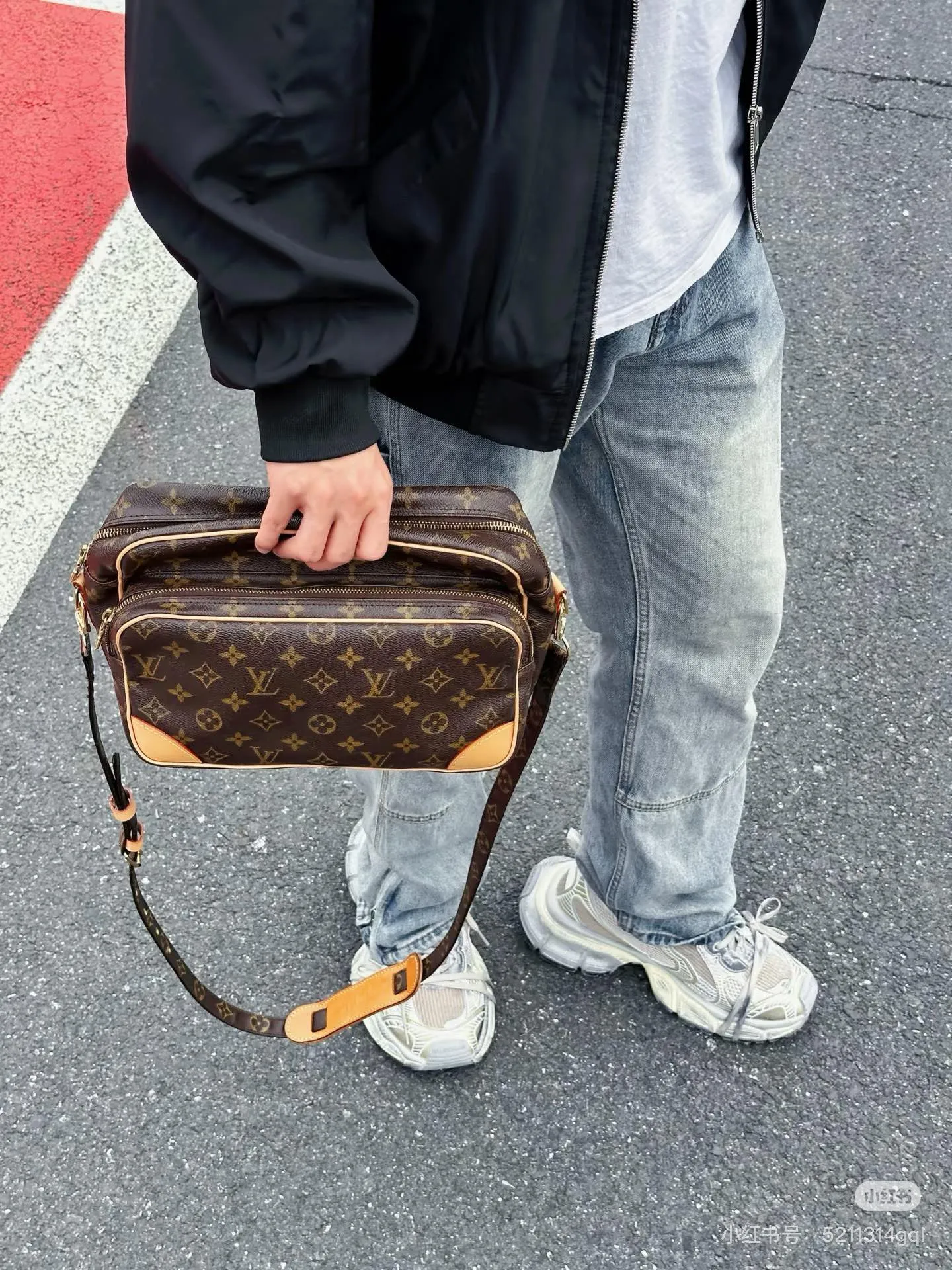 Batch 320💰Medieval Series Crossbody Bag M45244 Louis retro crossbody bag, antique! A classic in Monogram canvas! Showing natural elegance. Carry it casually across the body for a more fashionable appeal. The exquisite presbyopic cross-body shoulder bag measures 28x20x12.