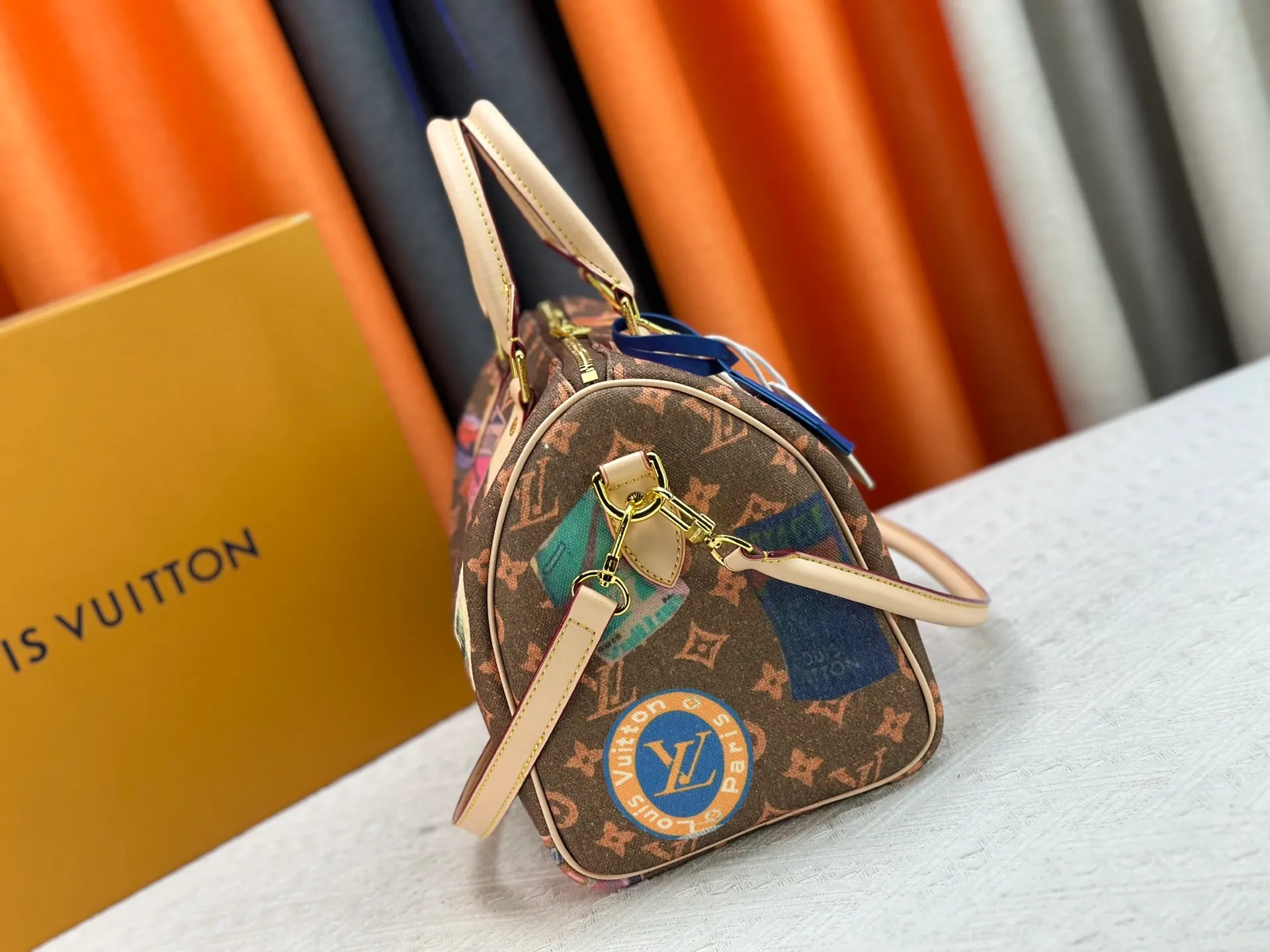 P280 Upgraded original M14587 M40391 M14736 This Sedy Soft 30 handbag interprets the Monogram Dune with retro touches, with aircraft-shaped decoration and collage effect label, paying tribute to the design of the Gaston Louis Vuitton collection series. The long handle makes it easy to carry on the shoulder, making it a great travel companion. 30.0 x 21.0 x 17.0 cm (L x H x W) • Coated canvas • Cow leather trim • Metal hardware • Double zipper closure • Internal zippered pocket • Key holder • Patch name tag • Airplane style decoration • Holds 9" tablet, 6.7" smart phone, Ziy long wallet, keys, tissues, and sun • Shoulder strap: removable, non-adjustable • Strap half length: 24.0 cm • Handle: Double handle.