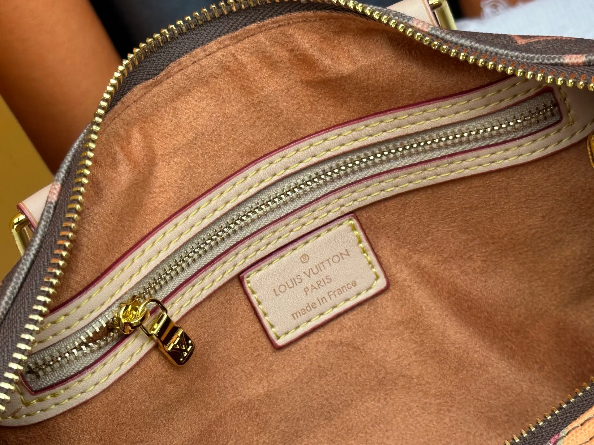 P280 Upgraded original M14587 M40391 M14736 This Sedy Soft 30 handbag interprets the Monogram Dune with retro touches, with aircraft-shaped decoration and collage effect label, paying tribute to the design of the Gaston Louis Vuitton collection series. The long handle makes it easy to carry on the shoulder, making it a great travel companion. 30.0 x 21.0 x 17.0 cm (L x H x W) • Coated canvas • Cow leather trim • Metal hardware • Double zipper closure • Internal zippered pocket • Key holder • Patch name tag • Airplane style decoration • Holds 9" tablet, 6.7" smart phone, Ziy long wallet, keys, tissues, and sun • Shoulder strap: removable, non-adjustable • Strap half length: 24.0 cm • Handle: Double handle.