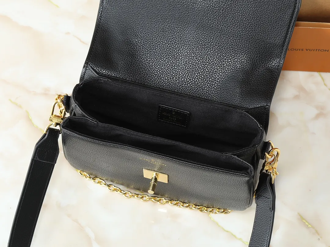💰260💰Upgraded from the original M22952 M22792 M22735. This Oxford handbag is made of soft grain leather and uses dazzling metal parts to highlight the brand style. The detachable chain and adjustable leather strap allow for a variety of carrying options, adding a dynamic feel to everyday life and day and night occasions. Dimensions: 22.0 x 16.0 x 9.5 cm (length x height x width)