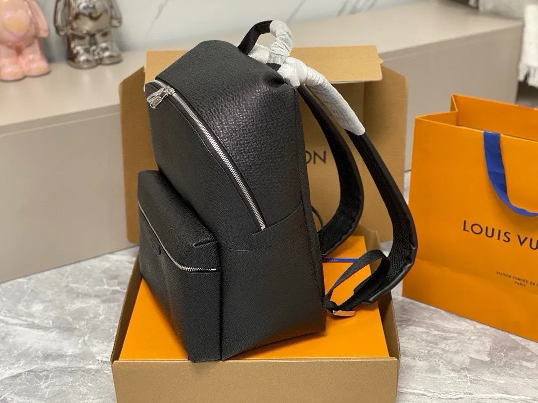 💰1040 (top layer leather) top original order】m33450 black full leather backpack series apollo backpack Inspired by college backpacks, this soft taiga leather apollo backpack brings an extremely comfortable carrying experience. The design style is low-key and elegant, ideal for fashionable men to carry daily items. size: 40*37*20cm.