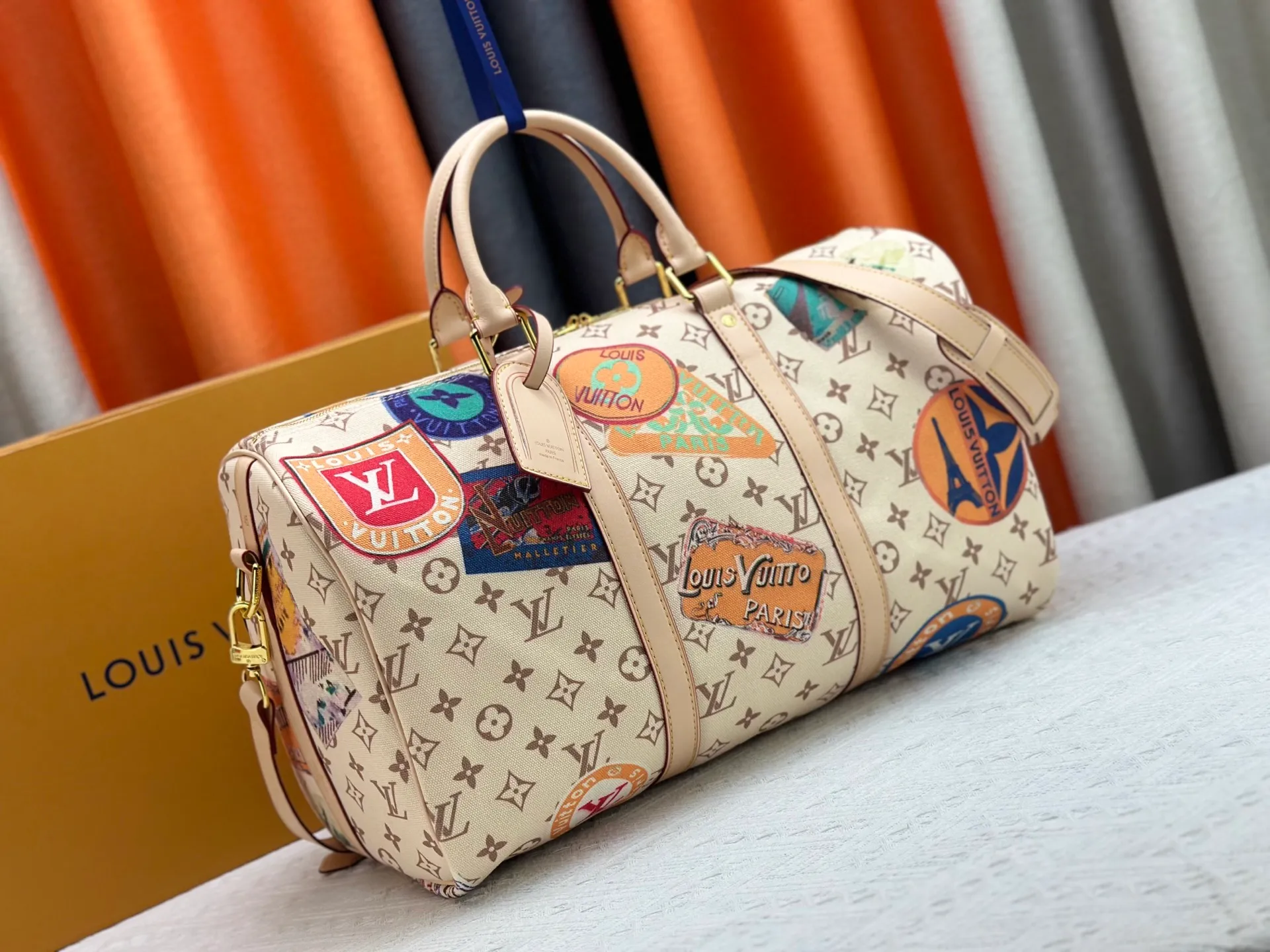 P360 M41418 M14736 This model is "Kipol 45" sewn with a single piece of canvas. The Louis Vuitton travel sticker pack creates a gorgeous vibe and is perfect for any traveler. The leather trimming that further enhances the retro-style charm is also attractive. The optional carry-on bag (which varies by airline and device used) features two top handles and removable and adjustable shoulder straps for multiple carrying options.  45,0