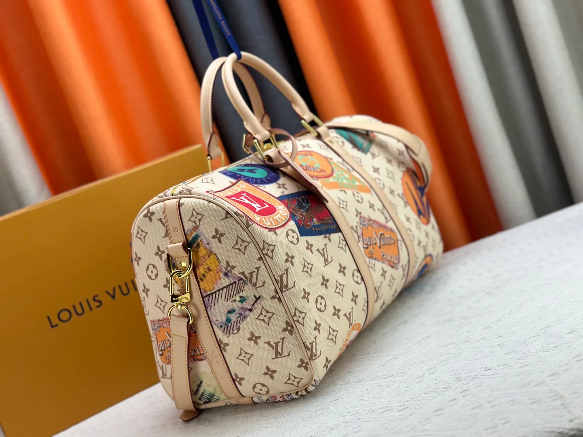 P360 M41418 M14736 This model is "Kipol 45" sewn with a single piece of canvas. The Louis Vuitton travel sticker pack creates a gorgeous vibe and is perfect for any traveler. The leather trimming that further enhances the retro-style charm is also attractive. The optional carry-on bag (which varies by airline and device used) features two top handles and removable and adjustable shoulder straps for multiple carrying options.  45,0
