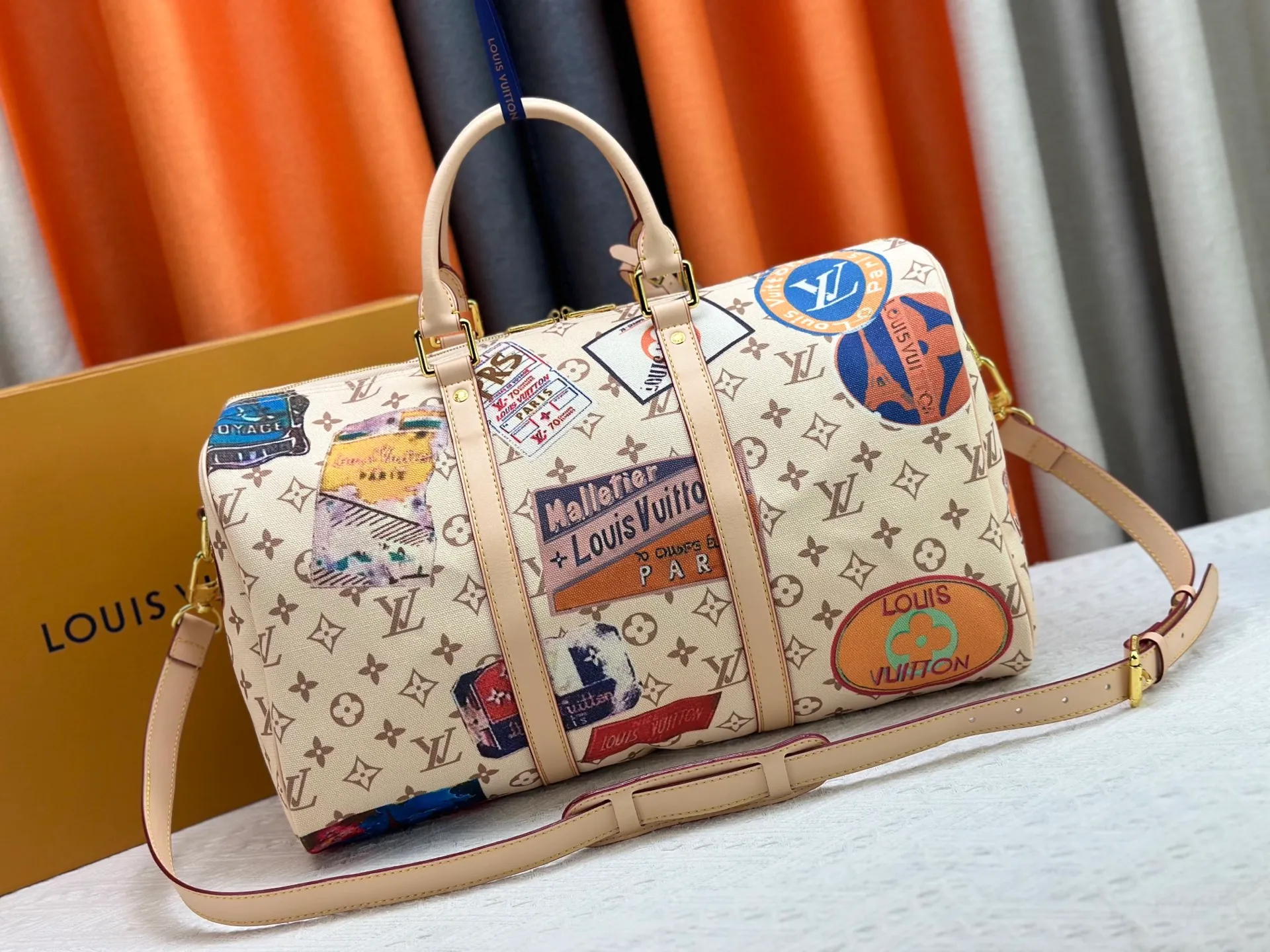 P360 M41418 M14736 This model is "Kipol 45" sewn with a single piece of canvas. The Louis Vuitton travel sticker pack creates a gorgeous vibe and is perfect for any traveler. The leather trimming that further enhances the retro-style charm is also attractive. The optional carry-on bag (which varies by airline and device used) features two top handles and removable and adjustable shoulder straps for multiple carrying options.  45,0