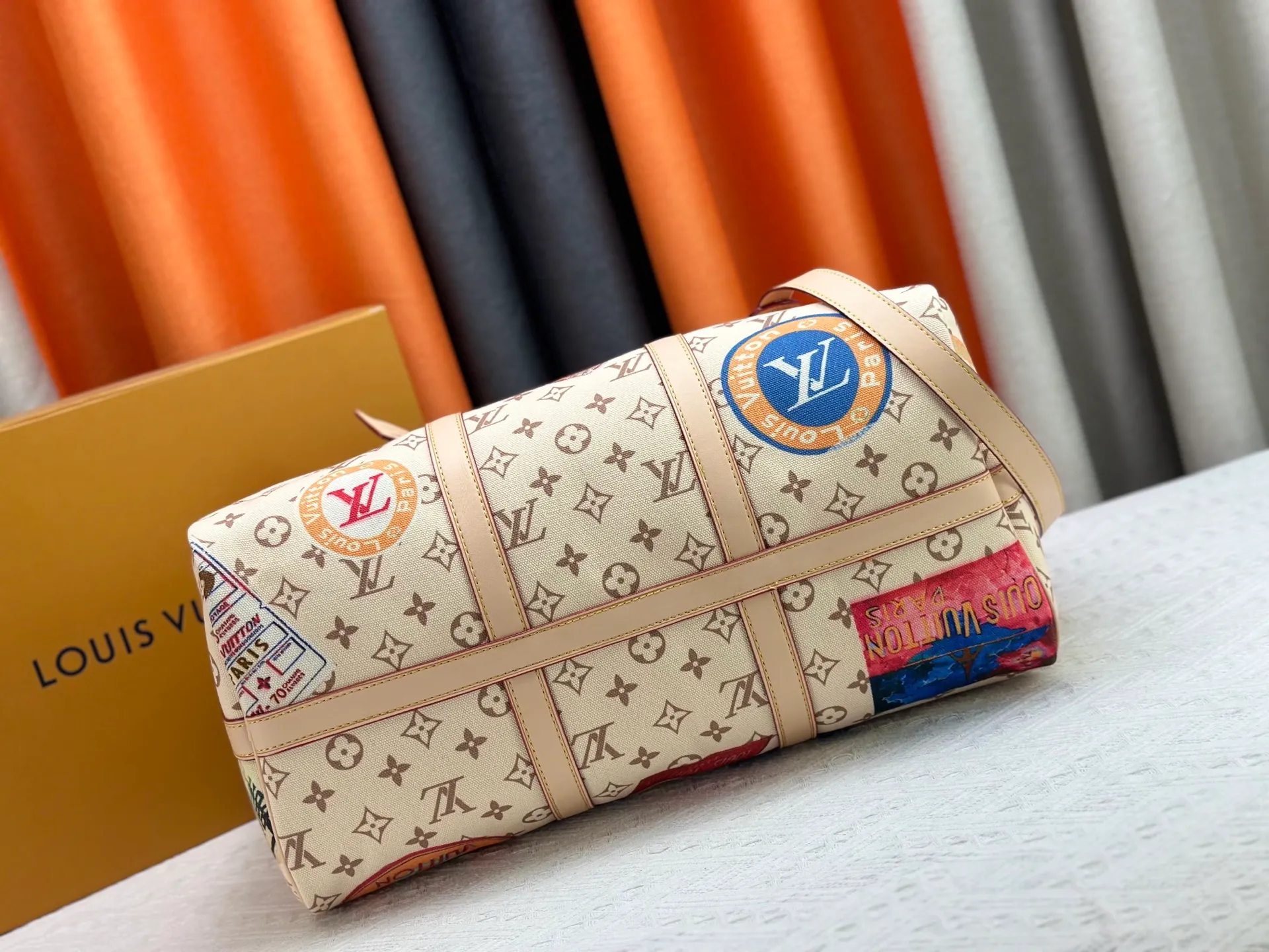 P360 M41418 M14736 This model is "Kipol 45" sewn with a single piece of canvas. The Louis Vuitton travel sticker pack creates a gorgeous vibe and is perfect for any traveler. The leather trimming that further enhances the retro-style charm is also attractive. The optional carry-on bag (which varies by airline and device used) features two top handles and removable and adjustable shoulder straps for multiple carrying options.  45,0