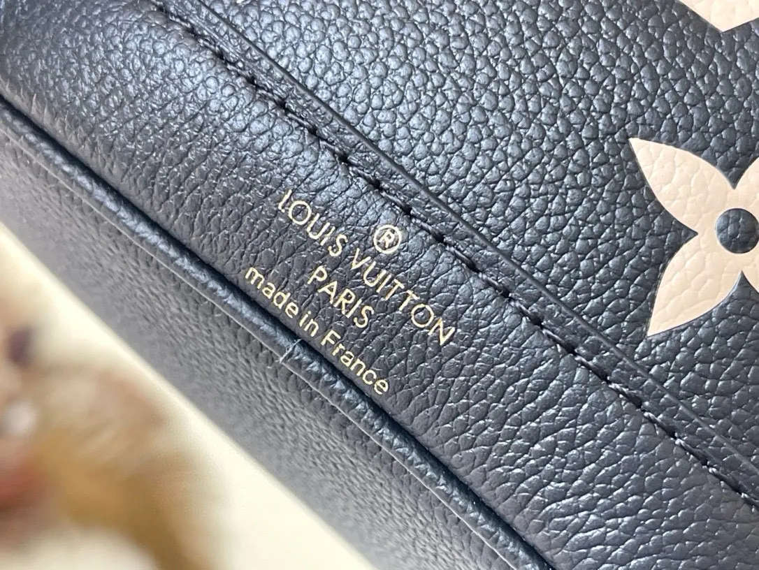 💰800 (top layer leather) top original order M46291 black embossed (silk screen) This Nano Noé handbag is made of Monogram Empreinte leather with Monogram pattern embossed, interpreting the pocket version of the classic Noé handbag, with a trendy drawstring to store daily needs. The handle and adjustable shoulder strap are both detachable, enabling a variety of carrying methods. Dimensions: 13 x 16 x 10 cm