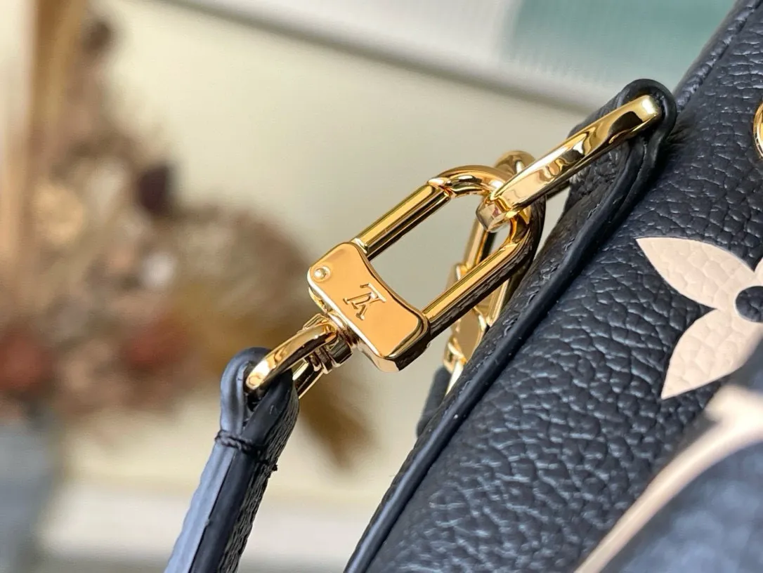 💰800 (top layer leather) top original order M46291 black embossed (silk screen) This Nano Noé handbag is made of Monogram Empreinte leather with Monogram pattern embossed, interpreting the pocket version of the classic Noé handbag, with a trendy drawstring to store daily needs. The handle and adjustable shoulder strap are both detachable, enabling a variety of carrying methods. Dimensions: 13 x 16 x 10 cm