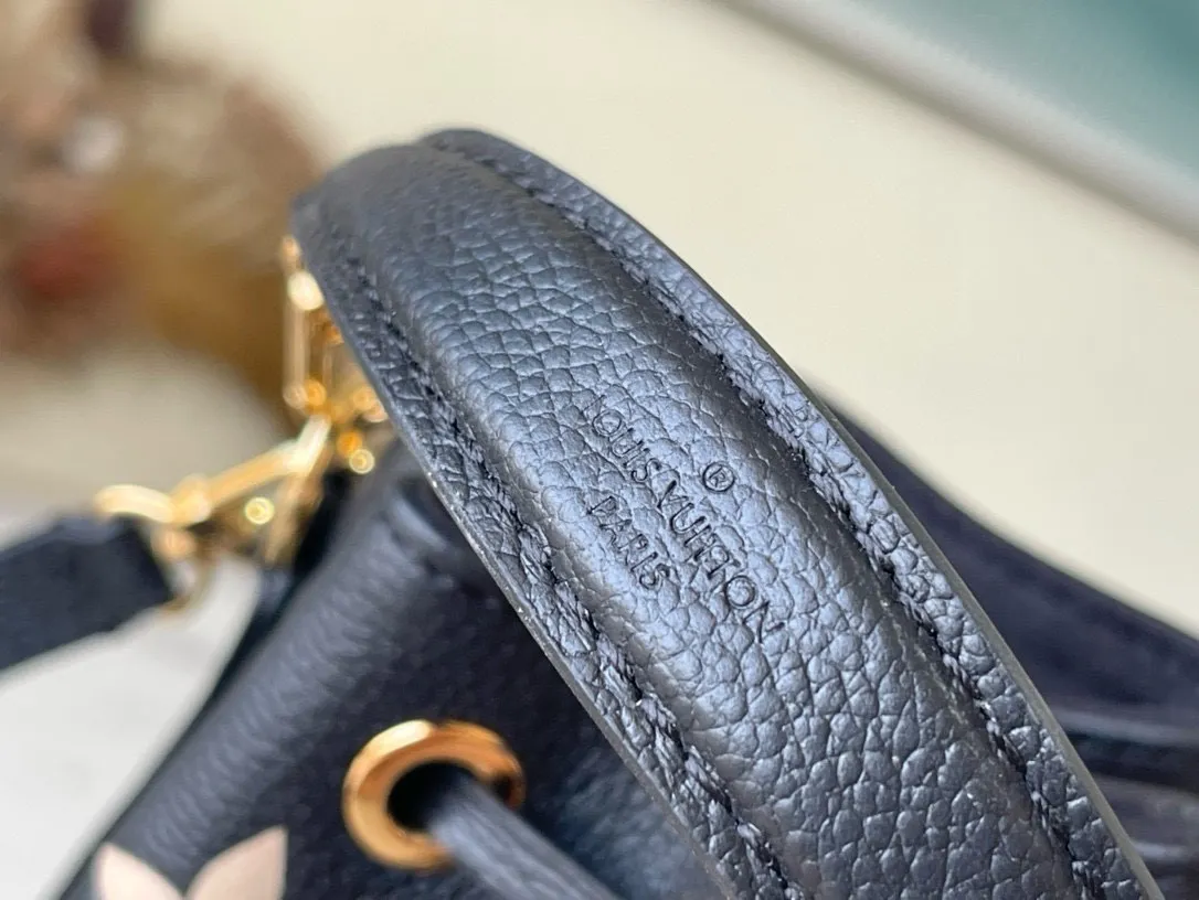 💰800 (top layer leather) top original order M46291 black embossed (silk screen) This Nano Noé handbag is made of Monogram Empreinte leather with Monogram pattern embossed, interpreting the pocket version of the classic Noé handbag, with a trendy drawstring to store daily needs. The handle and adjustable shoulder strap are both detachable, enabling a variety of carrying methods. Dimensions: 13 x 16 x 10 cm