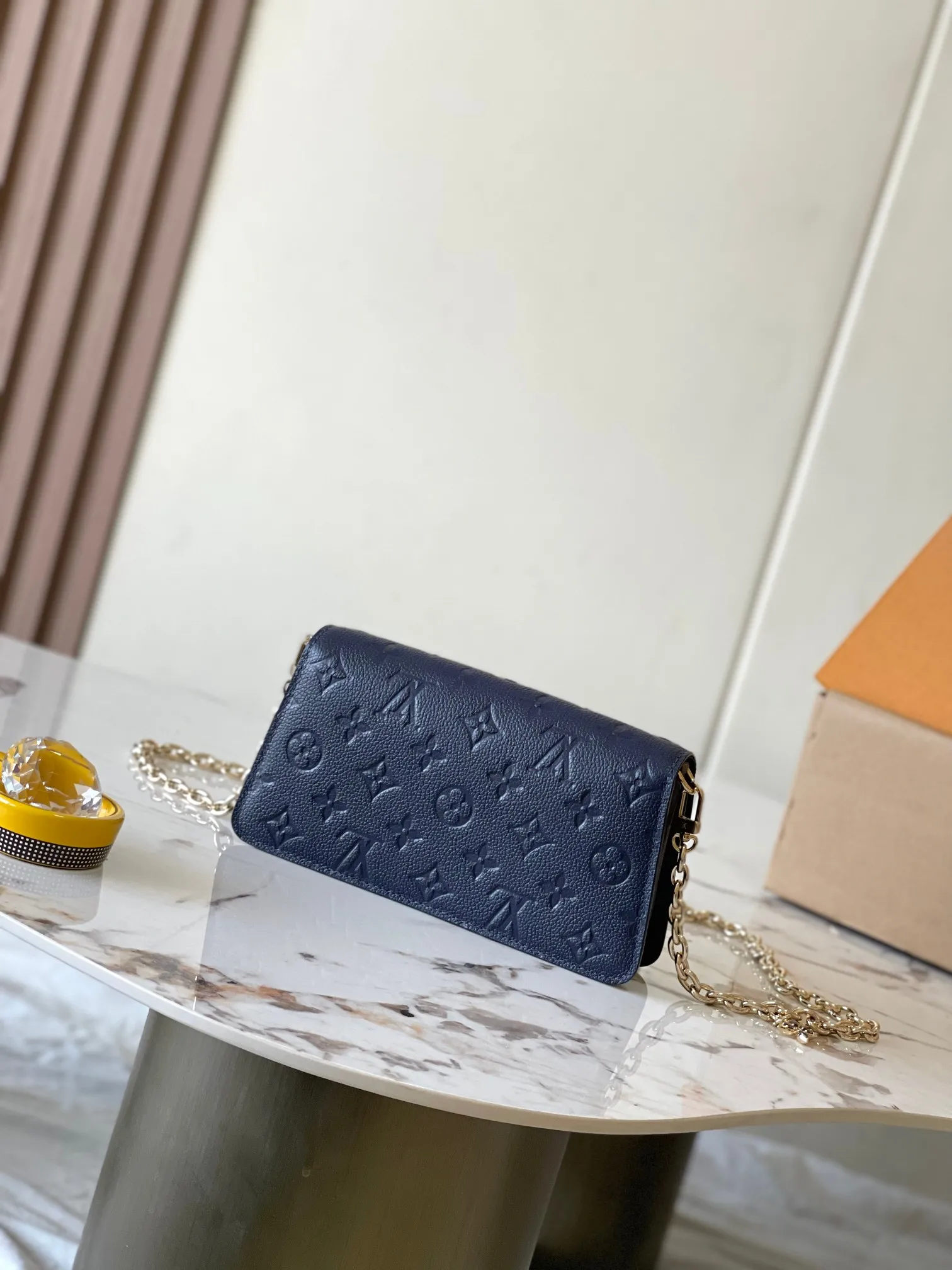 💰2600 [Special grade MB chip version original leather] Wallet On Chain Metis handbag is made of grained Monogram Empreinte leather, model: M82671 blue dynamic chip version Material: A-grade all-steel hardware, imported original fabric Packaging: full set of original duty-free MB packaging Size: 19*11*5.5C