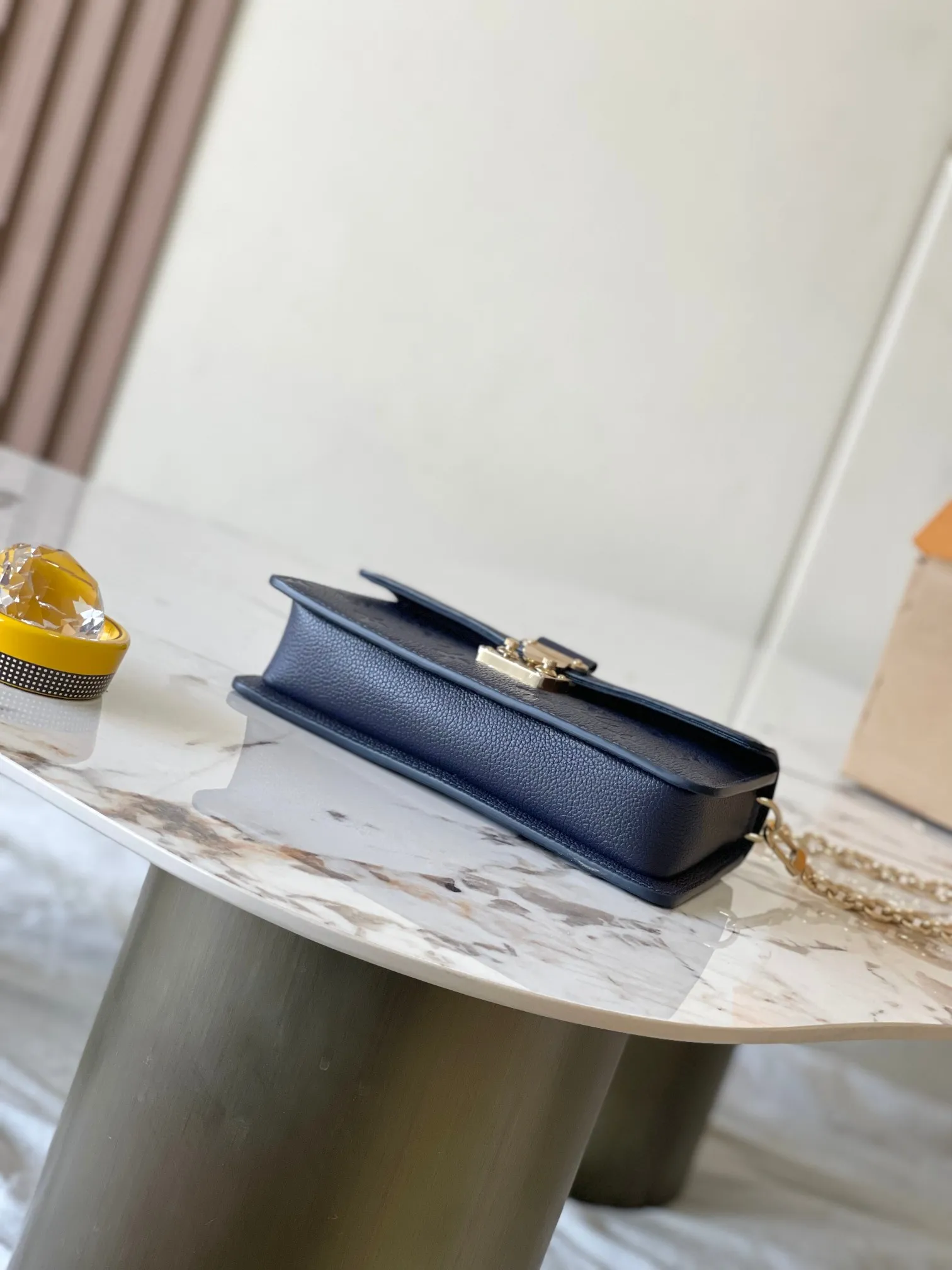 💰2600 [Special grade MB chip version original leather] Wallet On Chain Metis handbag is made of grained Monogram Empreinte leather, model: M82671 blue dynamic chip version Material: A-grade all-steel hardware, imported original fabric Packaging: full set of original duty-free MB packaging Size: 19*11*5.5C