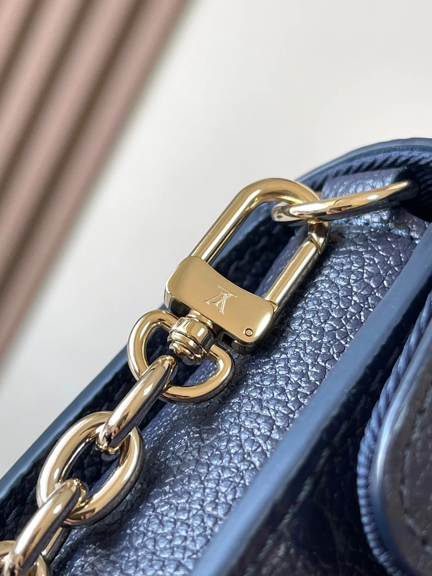 💰2600 [Special grade MB chip version original leather] Wallet On Chain Metis handbag is made of grained Monogram Empreinte leather, model: M82671 blue dynamic chip version Material: A-grade all-steel hardware, imported original fabric Packaging: full set of original duty-free MB packaging Size: 19*11*5.5C