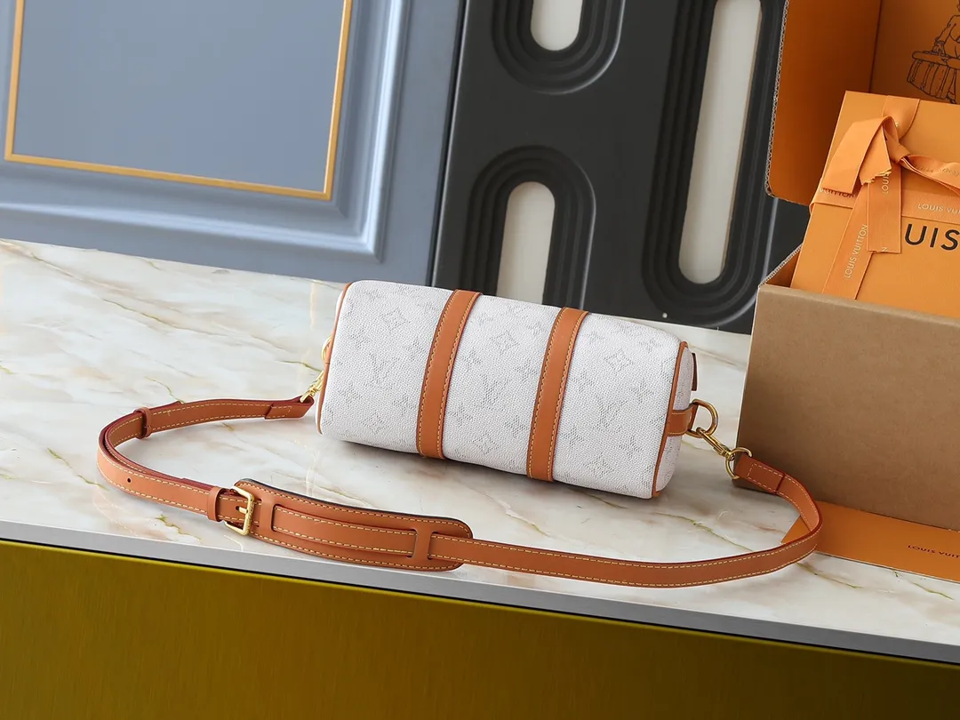 💰240💰Upgraded from the original M14078 M01942 M15076 M24434 M46271 M20900 M46249 This handbag condenses the classic silhouette of the Keepall travel bag. It is made of Monogram embossed Taurillon leather. The compact structure is suitable for storing small items such as mobile phones and wallets. With its clever use of leather handles and detachable shoulder strap, it's easy to carry with you in trendy style. Detailed features Dimensions: 25✘15✘11 cm