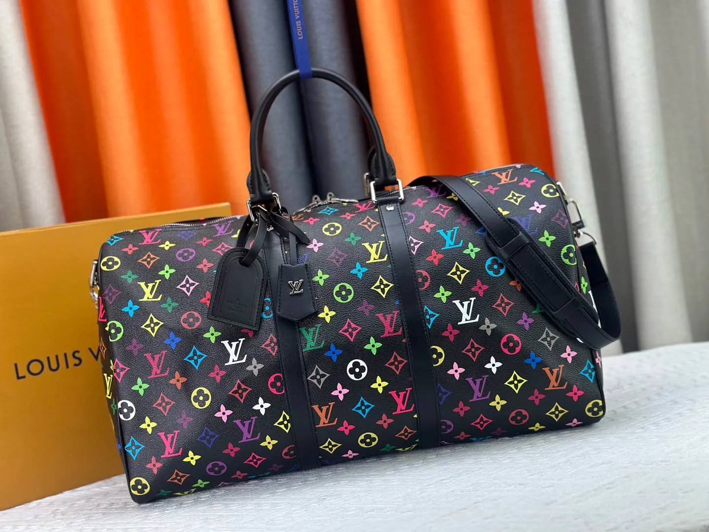 P380 new arrival M13745 black color transcoding chip 33 color series LV2025 spring and summer and Takashi Murakami joint model Fashion is a cycle to celebrate the 20th anniversary of the joint name Size: 50.0X29.0X23.0cm