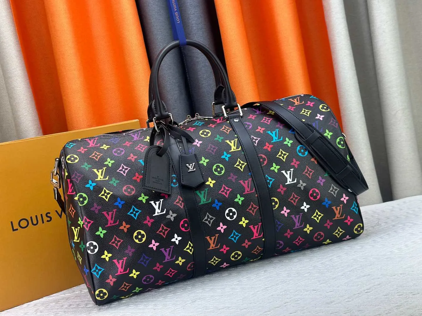 P380 new arrival M13745 black color transcoding chip 33 color series LV2025 spring and summer and Takashi Murakami joint model Fashion is a cycle to celebrate the 20th anniversary of the joint name Size: 50.0X29.0X23.0cm