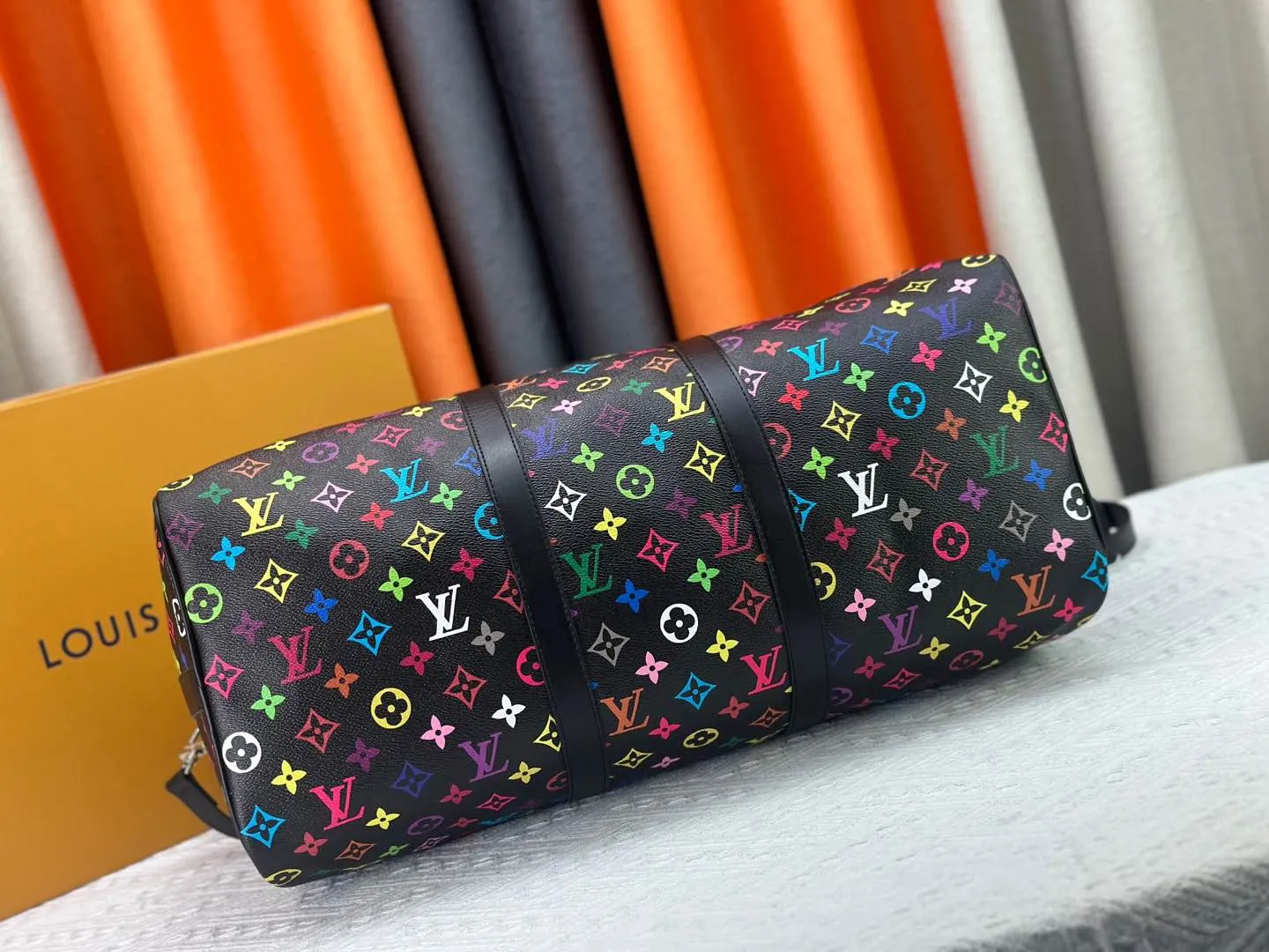 P380 new arrival M13745 black color transcoding chip 33 color series LV2025 spring and summer and Takashi Murakami joint model Fashion is a cycle to celebrate the 20th anniversary of the joint name Size: 50.0X29.0X23.0cm