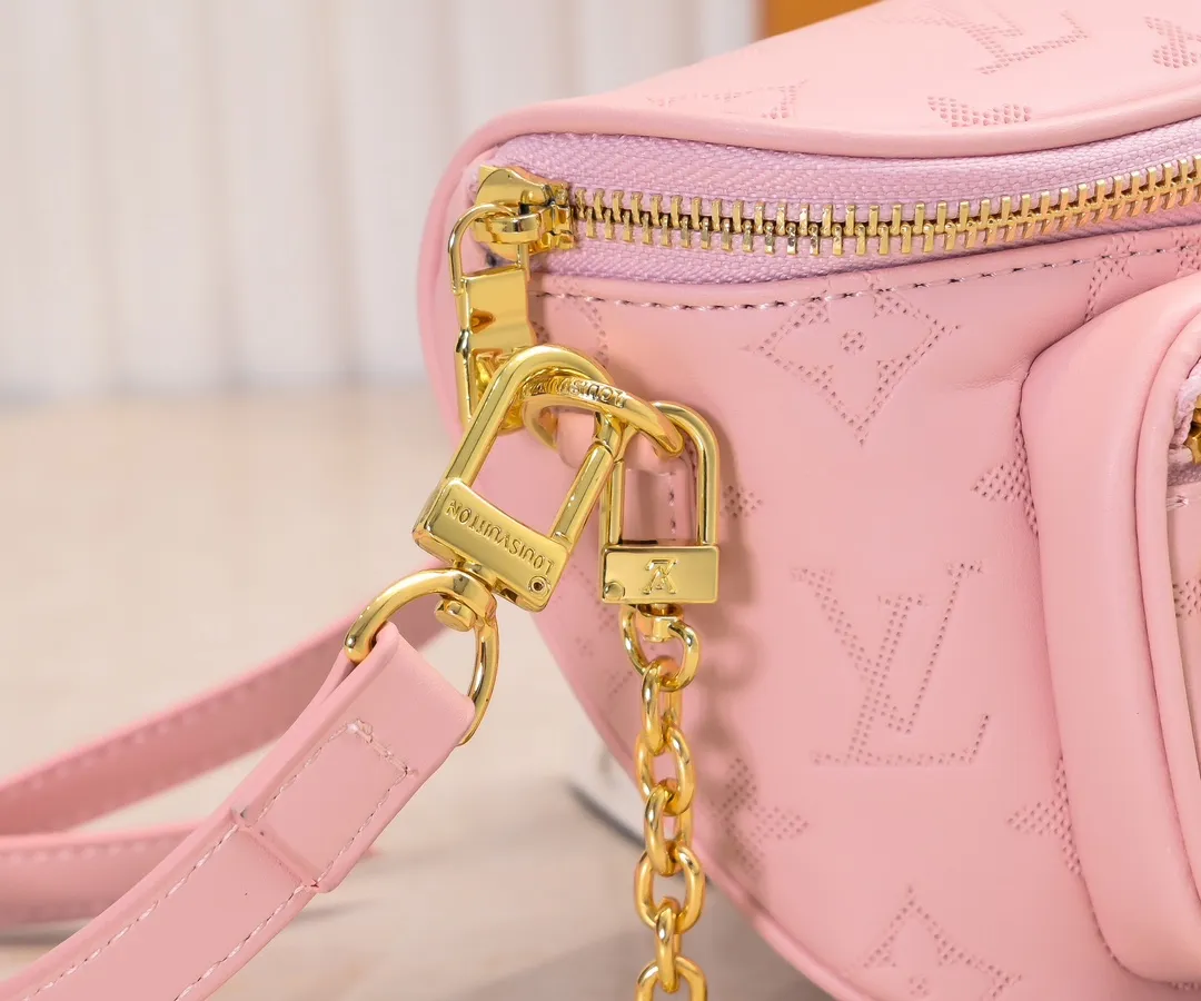 Batch 240💰Upgraded original M46917 M82335 M83275 M82208 M82347 This Mini Bumbag handbag comes from the LV Gradient series, and the Monogram embossing of Monogram Empreinte leather renders gradient midsummer colors. The on-trend construction features a zipped main compartment and a front pocket with a Louis Vuitton leather label. With the detachable chain and detachable and adjustable shoulder strap, it can be worn as a shoulder or cross-body bag. 17.0 x 12.0 x 9.5 cm (L x H x W) • Monogram Empreinte embossed soft-grained cowhide leather • Textile lining • Metal hardware • Zip closure • Zip front pocket • Shoulder strap: removable, adjustable • Half-length strap: 32.0 cm • Half-length strap adjustable to: 44.0 cm • Chain: Removable • Half-length chain: 20.0 cm