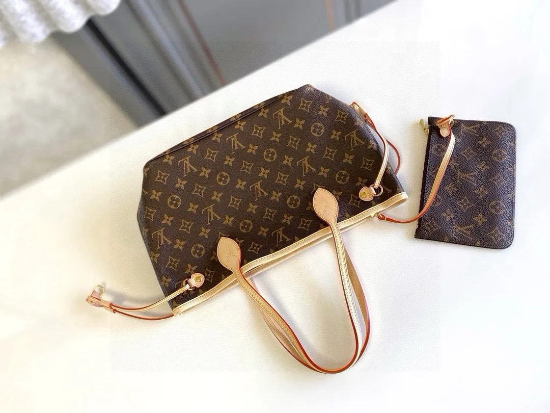 💰780 (Small steel nails) Top original order M41000 Apricot NEVERFULL PM This Neverfull MM handbag combines timeless classic design with traditional details. It is made of Monogram canvas and trimmed with natural cowhide. The interior is extra spacious but not heavy. Tighten the side straps to create a fashionable and charming shape, and loosen them to show a more casual atmosphere. The slim and comfortable handle can be easily slung over the shoulder or carried by arm. Lined in a vibrant color, the bag has a detachable organizer that can be used independently as a clutch or as an extra pocket. 29 cm