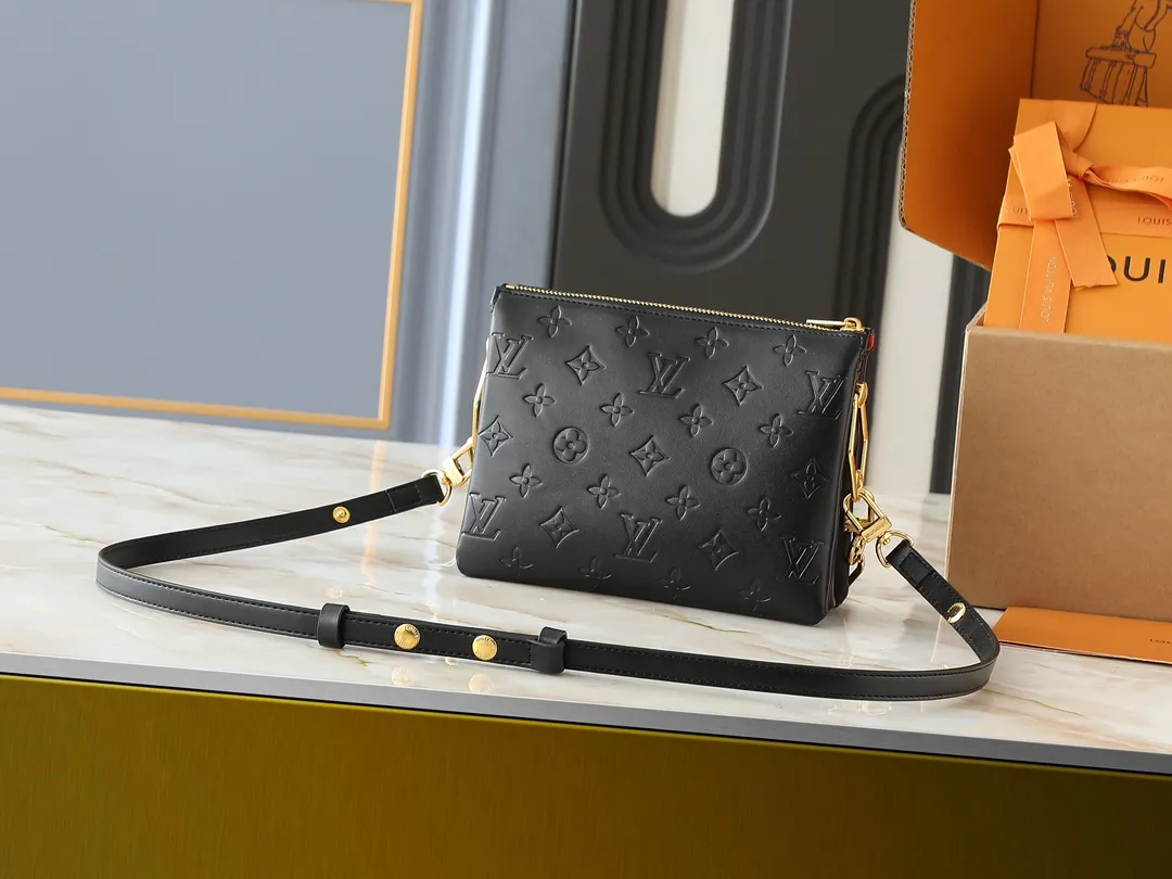 💰240💰Upgraded from the original M59598 M59389 M59396 M13233 M21259 M25218 M20770 M11401 This Coussin BB handbag is made of soft sheep leather with an embossed Monogram pattern. It has an inner compartment in a compact silhouette, making it an elegant choice for both day and night. Both the chunky chain and slim leather strap are removable, allowing for a variety of styling possibilities. Dimensions: 21.0 x 16.0 x 7.0 cm (length x height x width)