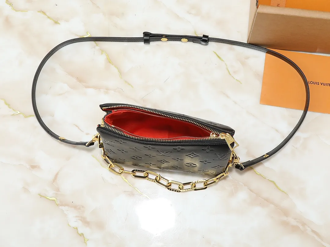 💰240💰Upgraded from the original M59598 M59389 M59396 M13233 M21259 M25218 M20770 M11401 This Coussin BB handbag is made of soft sheep leather with an embossed Monogram pattern. It has an inner compartment in a compact silhouette, making it an elegant choice for both day and night. Both the chunky chain and slim leather strap are removable, allowing for a variety of styling possibilities. Dimensions: 21.0 x 16.0 x 7.0 cm (length x height x width)