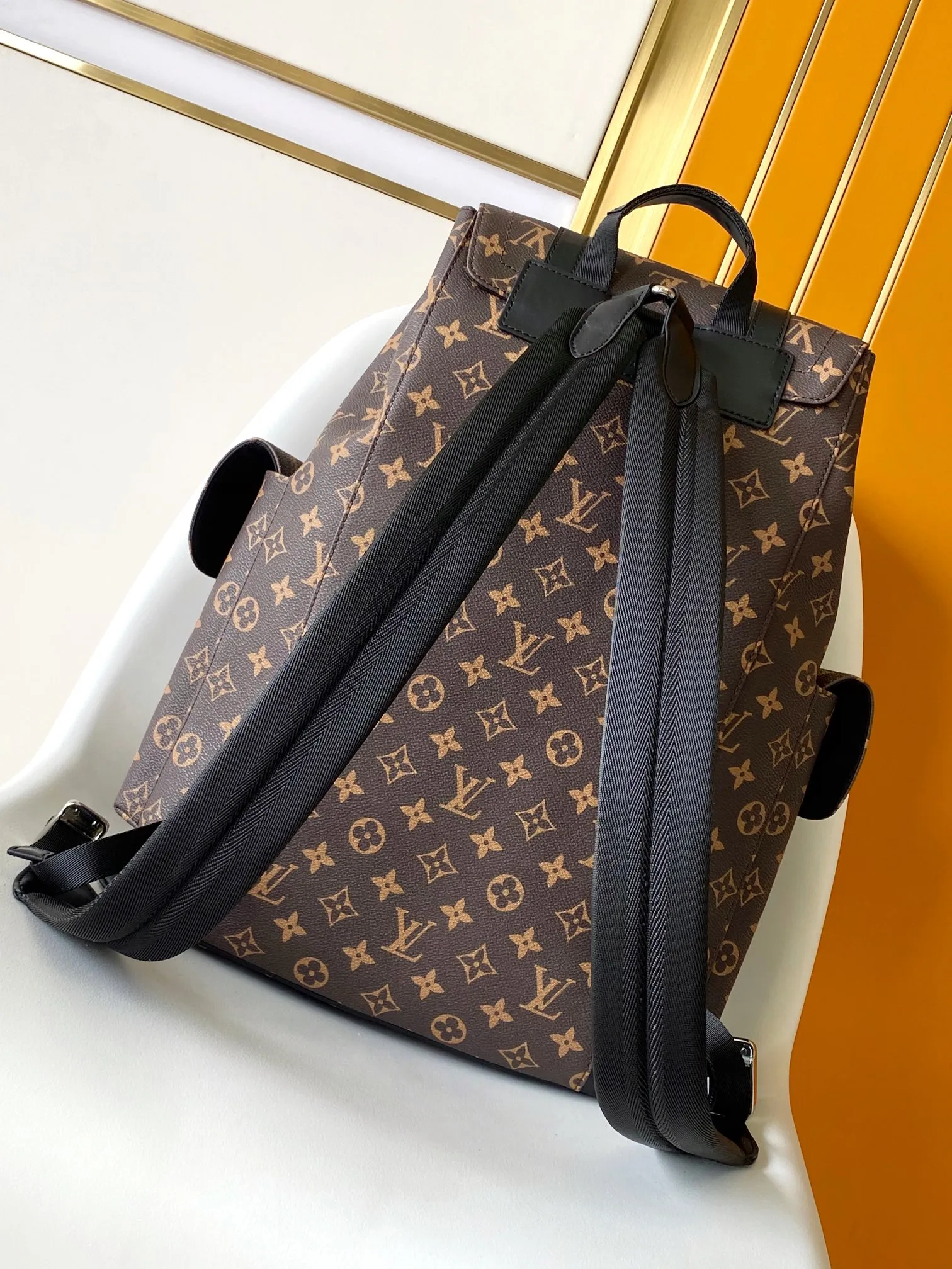 💰1140 Top original single 163c01 chip] Presbyopic silk screen M14676 blue N00163 Top original single N40769 M43735 Presbyopic N41379 Black grid M45419 Black and gray multifunctional Christopher small backpack uses Monogram canvas to interpret the rugged and simple spirit of a hiking bag. Its unique style is suitable for both work and entertainment, highlighting a high-quality lifestyle. 41 x 47 x 13 cm (length x height x width)