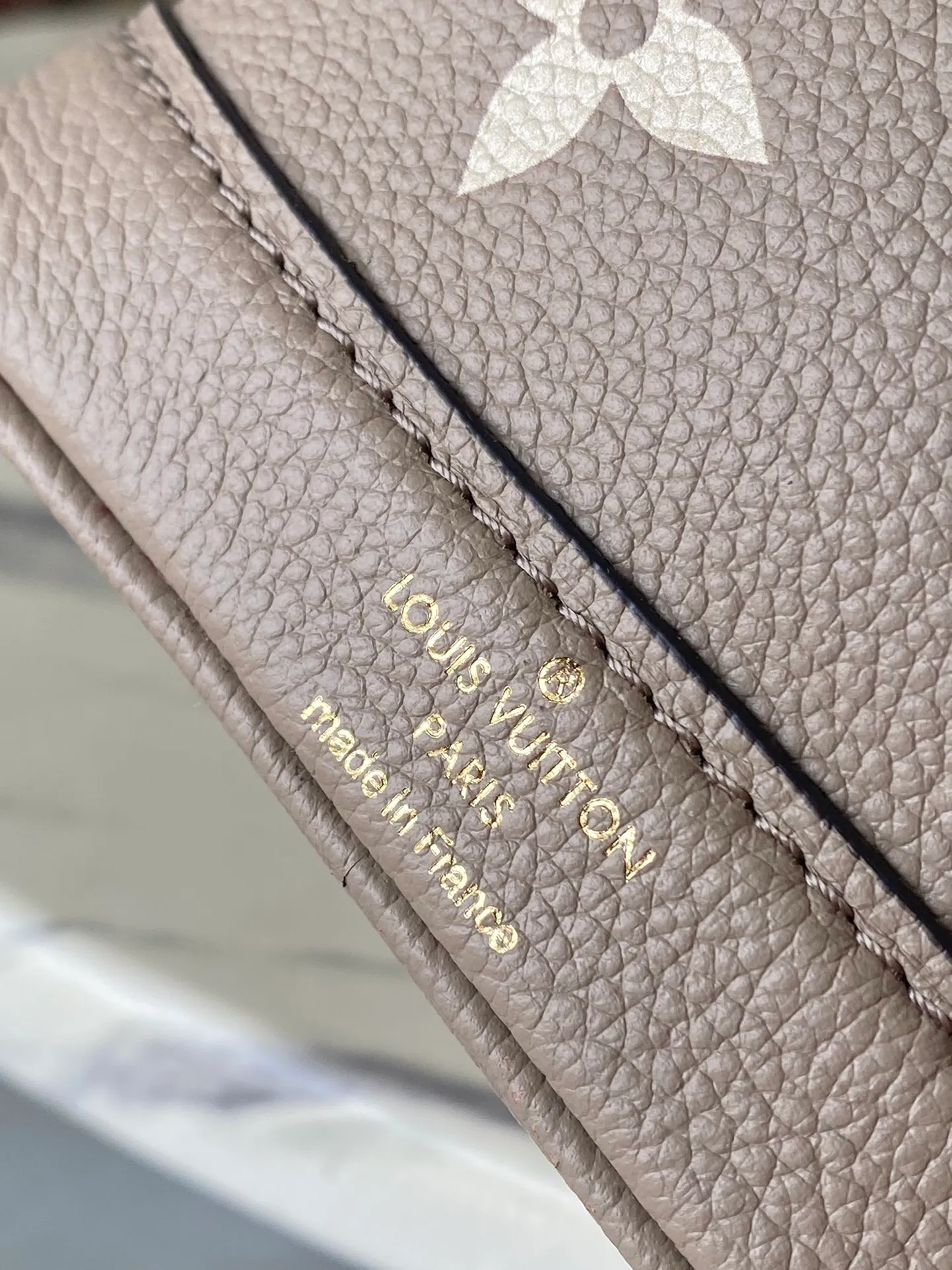 💰740 (top layer leather) top original order M46291 gray. Support counter inspection. Photos taken of duty-free goods are consistent with the product without unpacking. This product is an exclusive duty-free product in the market and is the highest-end product. Inspection is supported. This product has passed strict inspection and is flawless. Please wear gloves when touching the product. This product is not returnable or exchangeable. Please confirm the product first and then remove the label on the handle. This product is temporarily not open to the public, only regular customers, and is in short supply. Dimensions: 13 x 16 x 10 cm