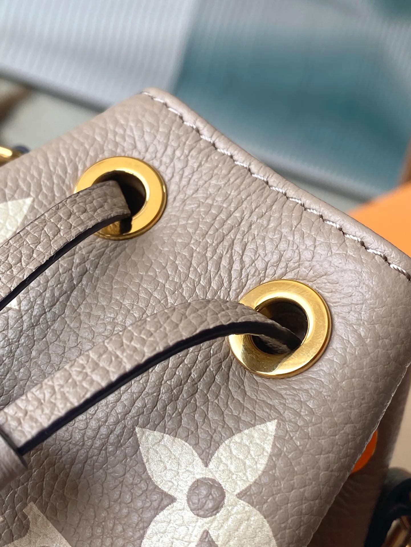 💰740 (top layer leather) top original order M46291 gray. Support counter inspection. Photos taken of duty-free goods are consistent with the product without unpacking. This product is an exclusive duty-free product in the market and is the highest-end product. Inspection is supported. This product has passed strict inspection and is flawless. Please wear gloves when touching the product. This product is not returnable or exchangeable. Please confirm the product first and then remove the label on the handle. This product is temporarily not open to the public, only regular customers, and is in short supply. Dimensions: 13 x 16 x 10 cm