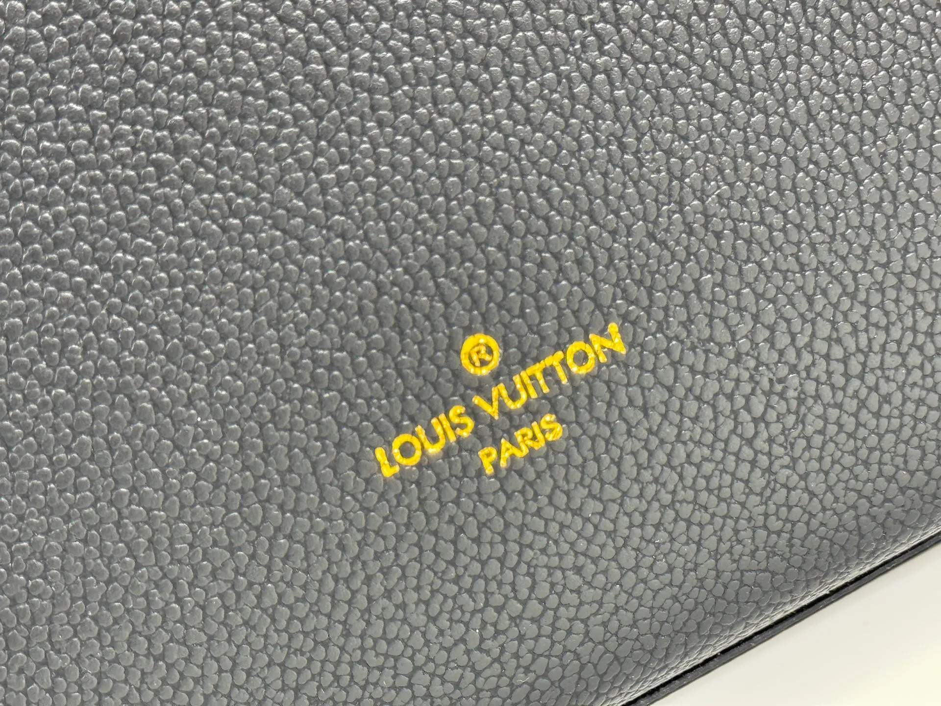 P340 upgraded original M53826 M53825 M53824 M53823On My Side handbag shows the elegant fusion of calfskin and classic Monogram canvas. Contrasting canvas shapes the large outer pocket, creating a trompe l'oeil effect as if two handbags merge into one. Plenty of space can easily accommodate office needs, and the adjustable shoulder strap allows for a cross-body style. Dimensions: 30.5 x 24.5 x 14 cm (Length x Height x Width) - Calfskin and Monogram coated canvas - Cowhide leather trim - Microfiber lining - 2 top handles for hand or elbow carry - Adjustable shoulder strap for shoulder or cross-body wear - Lock closure - 2 outer pockets with magnetic closure - Zip pocket - 1 patch pocket