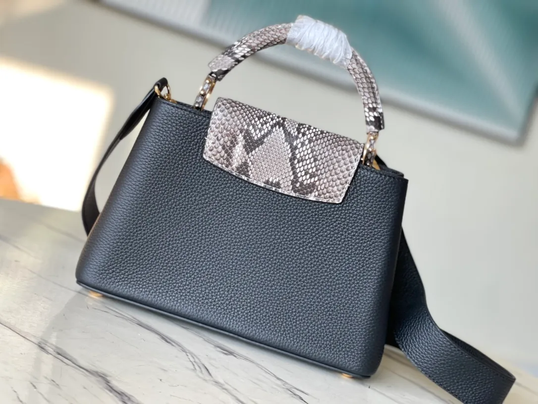 💰2460 (Special Grade Original Leather) N99387/M48865 Black Snake Shoulder This Capucines BB handbag is made of full-grain Taurillon leather and has a sophisticated structure. It has a top handle, a two-way flap and a logo outlined in python snakeskin, making it a gorgeous choice for both day and night. The detachable wide shoulder strap can be carried on the shoulder or cross-body for a edgy look. Size: 27 *18*9cm