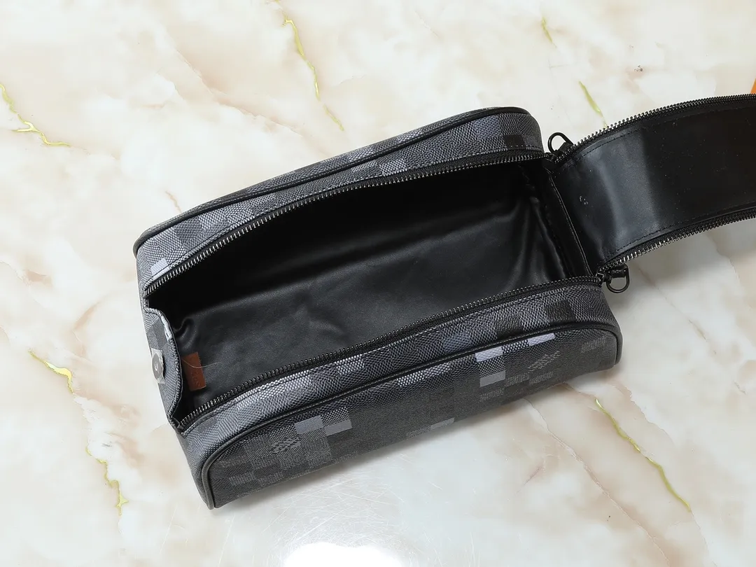 💰200💰Upgraded from the original M15109 M47528. This Dopp Kit toiletry bag is made of deep Damoflage Black canvas with leather trim, releasing a modern edge. Double zippers and leather handles allow for quick access to toiletries, and the washable lining adds functionality. The Marque L.Vuitton Déposée logo is nestled in the plaid pattern, highlighting the brand's identity. Dimensions: 15 x 16.5 x 28 cm (H x W x Length)