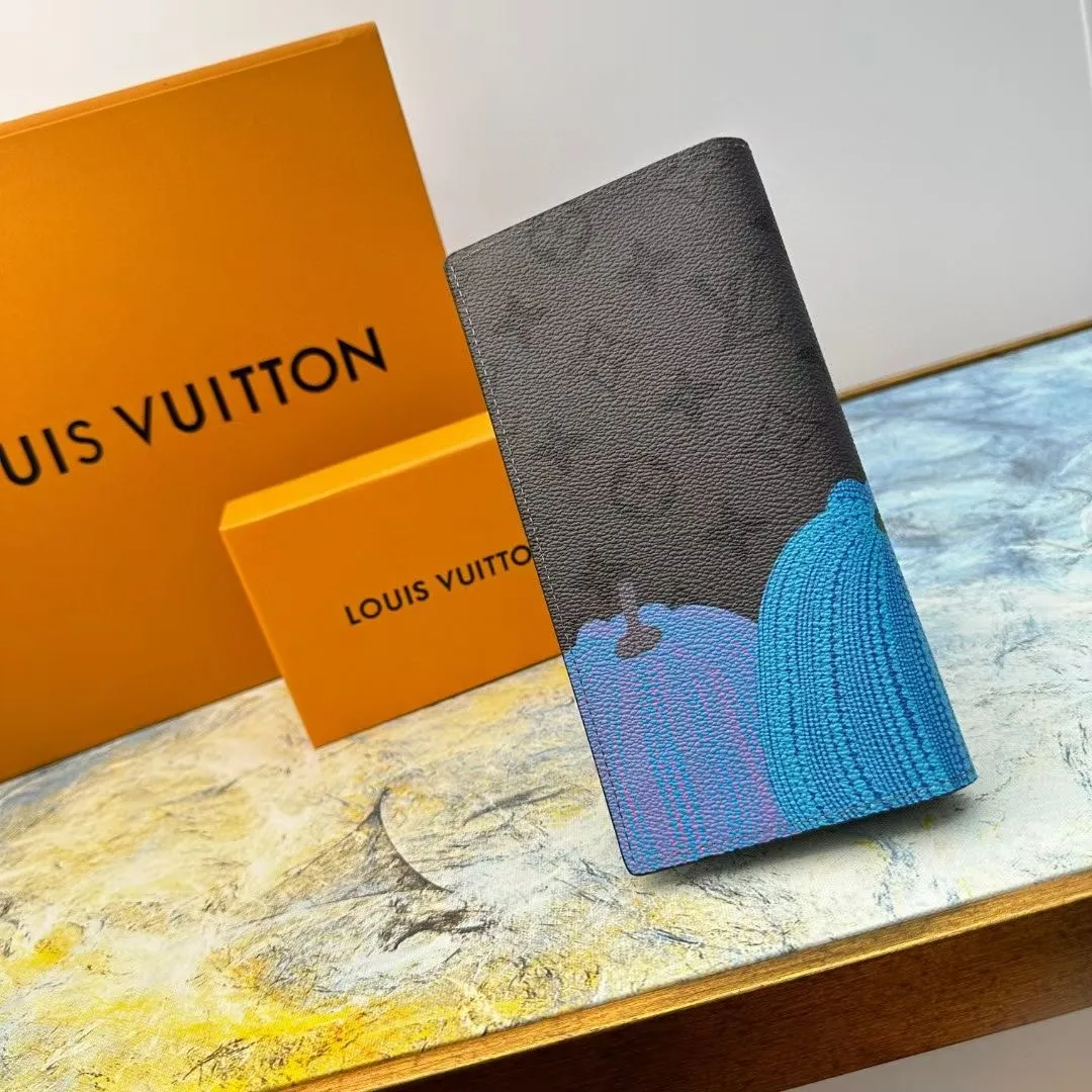 P140 M62665 This practical LV x YK Slender wallet gives the new Louis Vuitton x Yayoi Kusama joint series a dazzling new look. The style is sewn with Monogram Eclipse Reverse canvas and printed with pumpkin patterns that are common in the works of Japanese art pioneer Yayoi Kusama, using bright colors to symbolize the warmth and optimism these works symbolize. The classic wallet is reinterpreted as a work of art, making it the perfect gift for art lovers. Monogram Eclipse Reverse coated canvas with colorful pumpkin pattern cowhide trim and LV x YK logo on the interior 16 business card slots ID card or business card slot Large zippered compartment for coins 4 inner compartments for banknotes and receipts Organ style banknote compartment 10 x 19 x 2 cm (length x height x width)